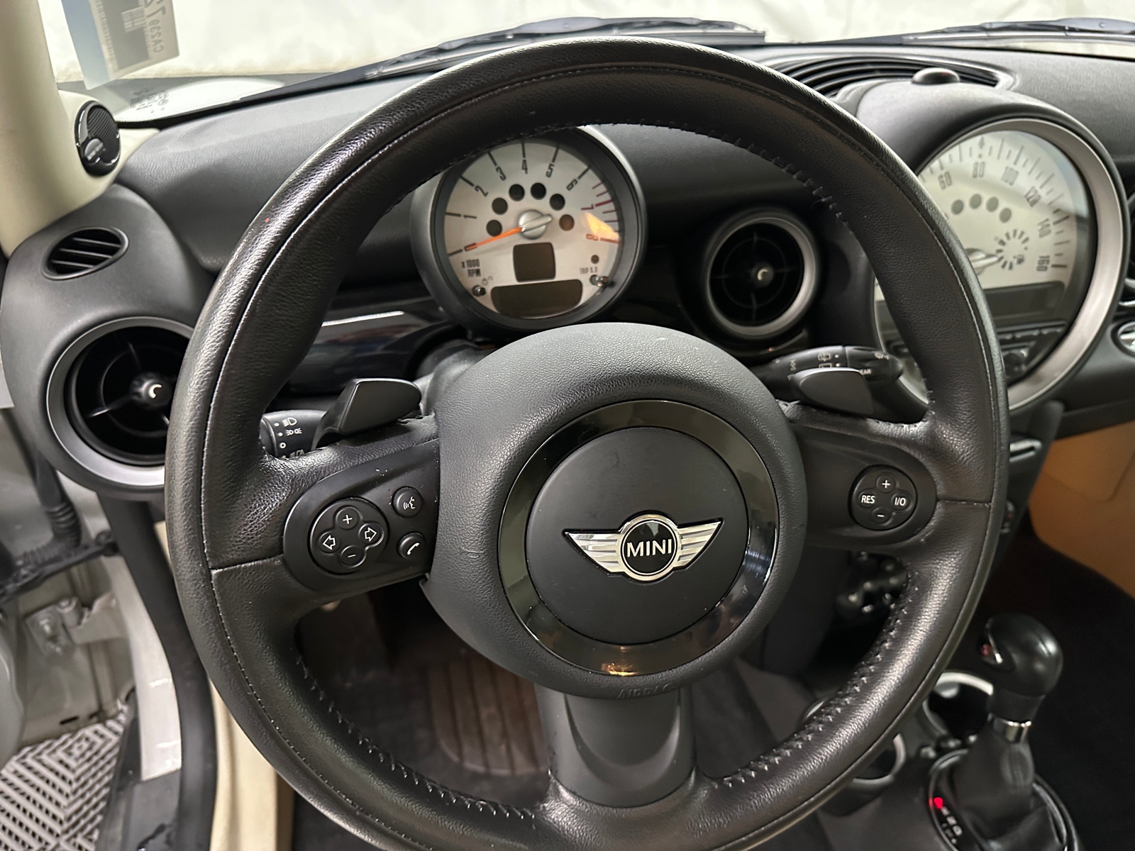 Thumbnail: 2011 MINI Cooper Hardtop - 4