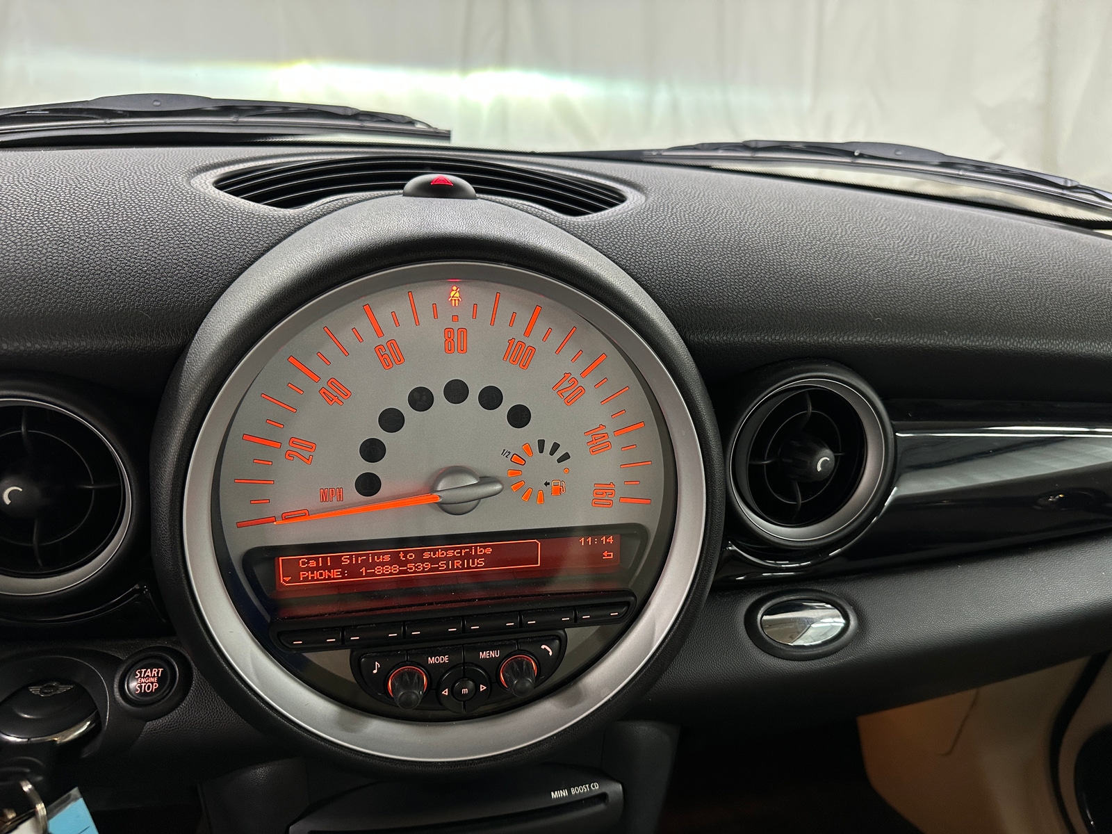 Thumbnail: 2011 MINI Cooper Hardtop - 3