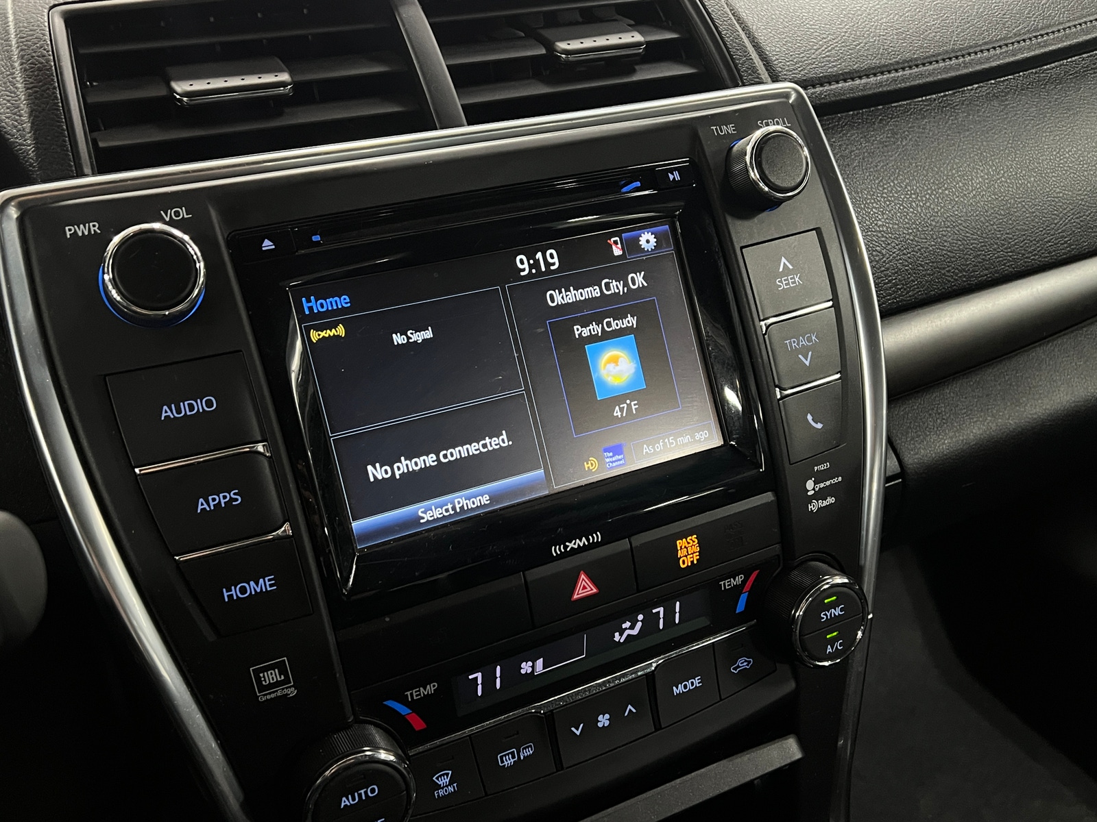 Thumbnail: 2017 Toyota Camry - 3