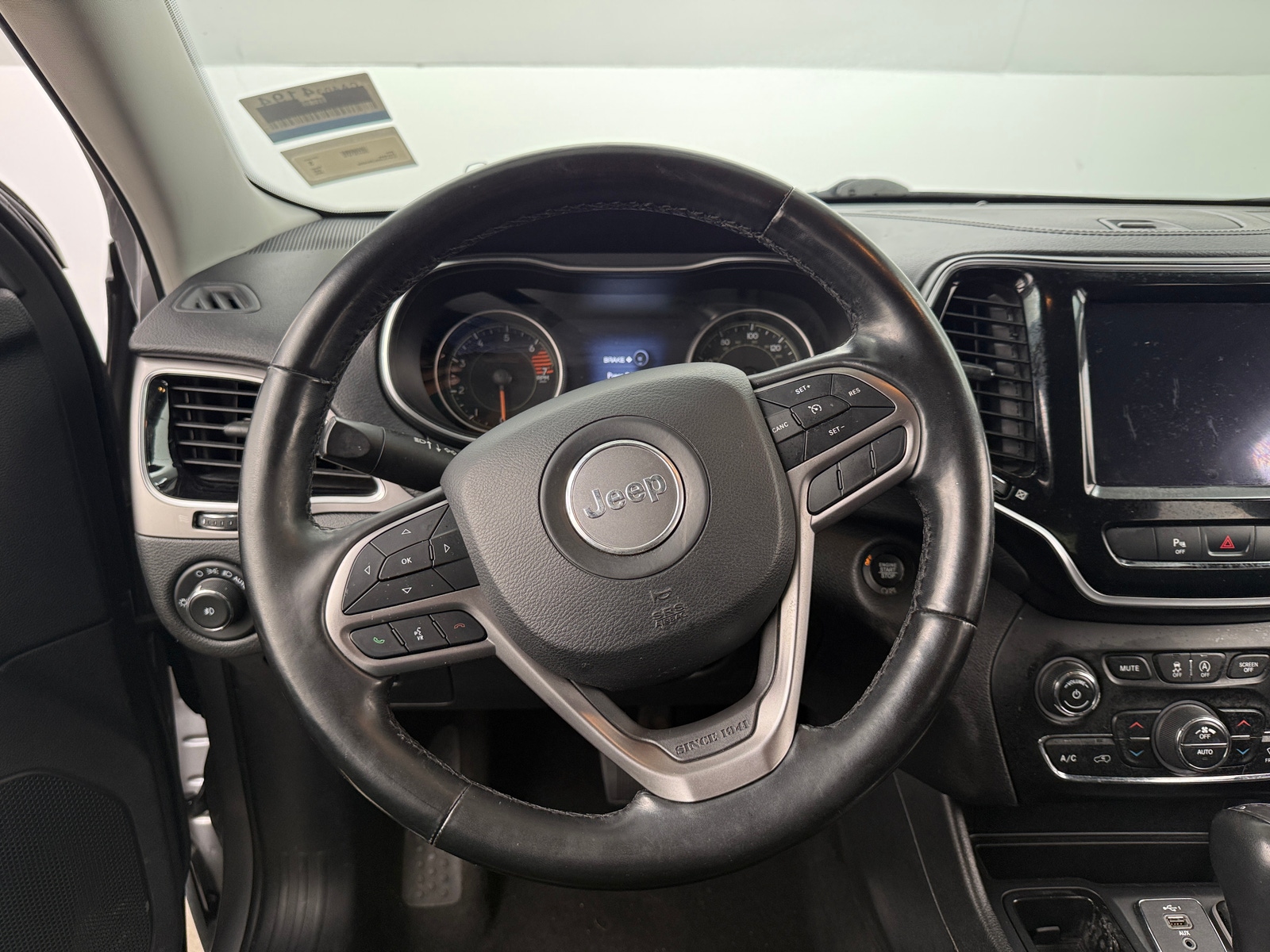 Thumbnail: 2020 Jeep Cherokee - 4