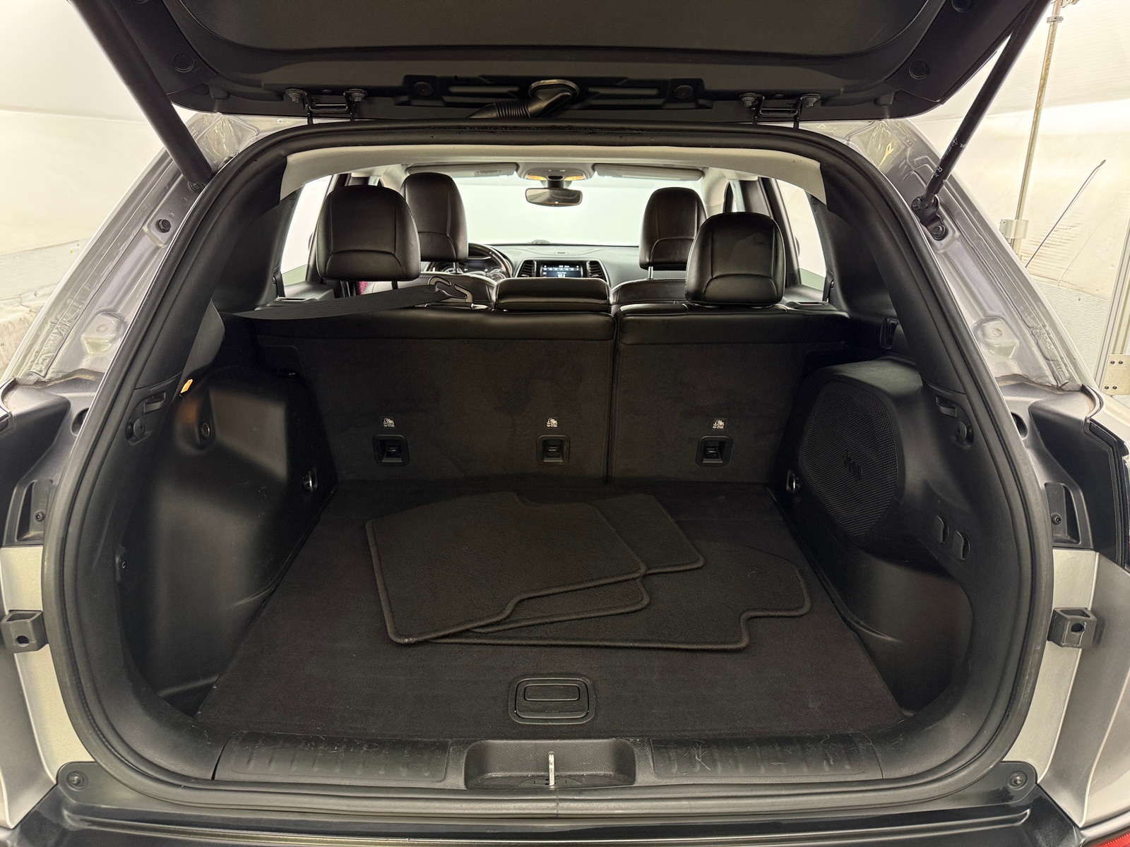 Thumbnail: 2020 Jeep Cherokee - 6