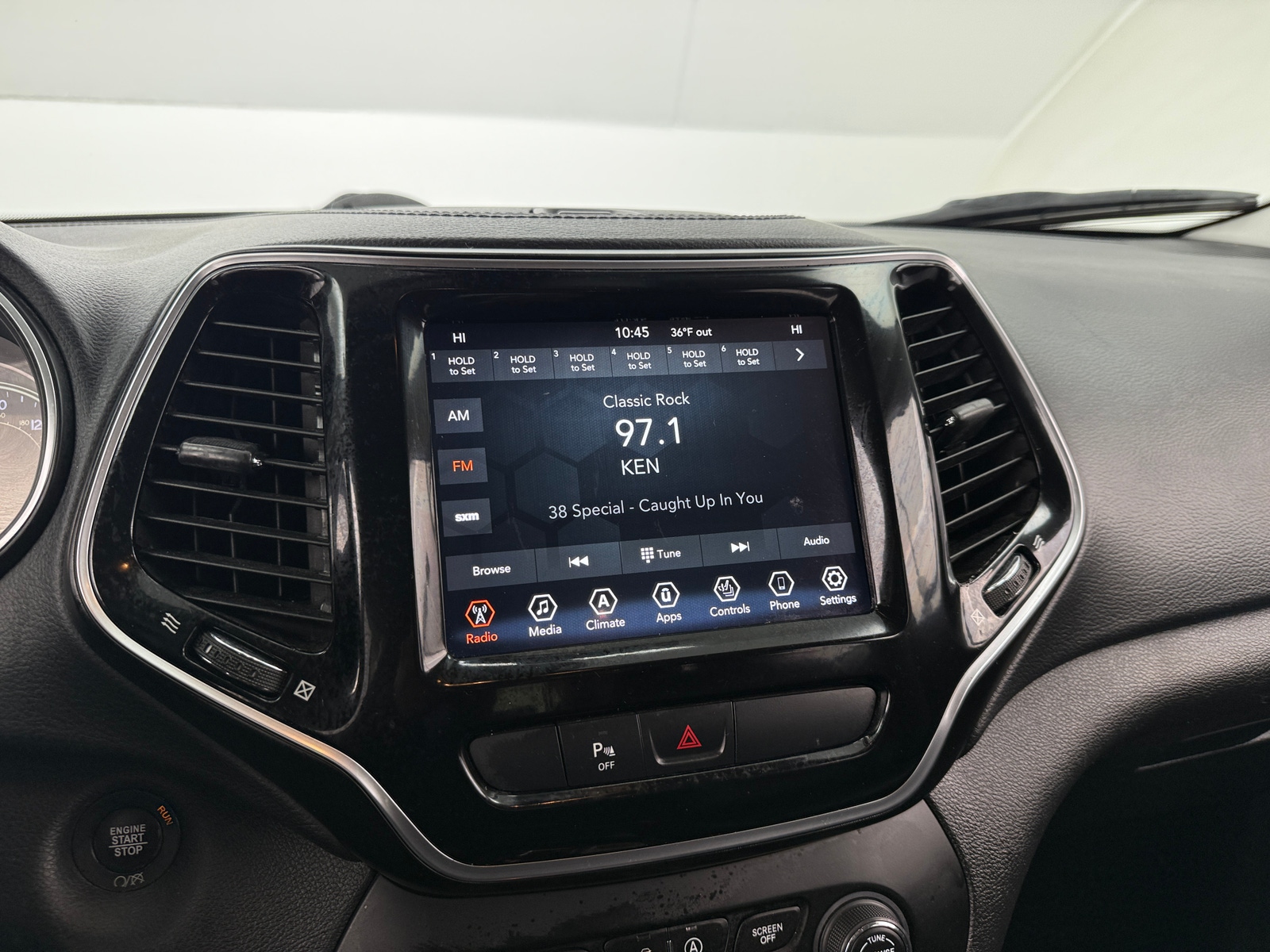 Thumbnail: 2020 Jeep Cherokee - 3