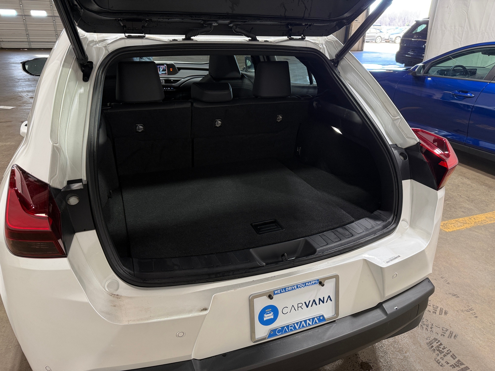 Thumbnail: 2022 Lexus UX - 6