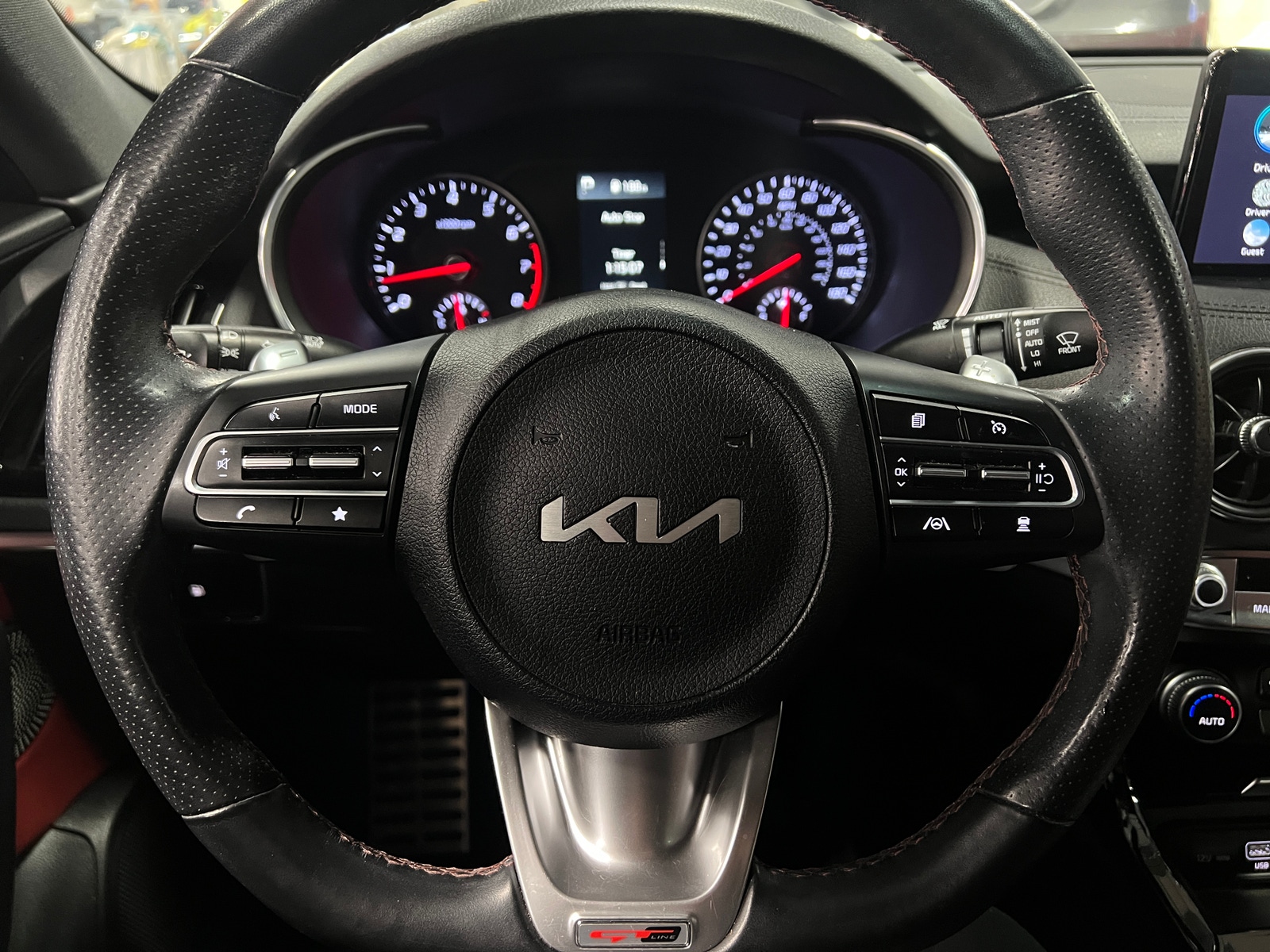 Thumbnail: 2022 Kia Stinger - 4