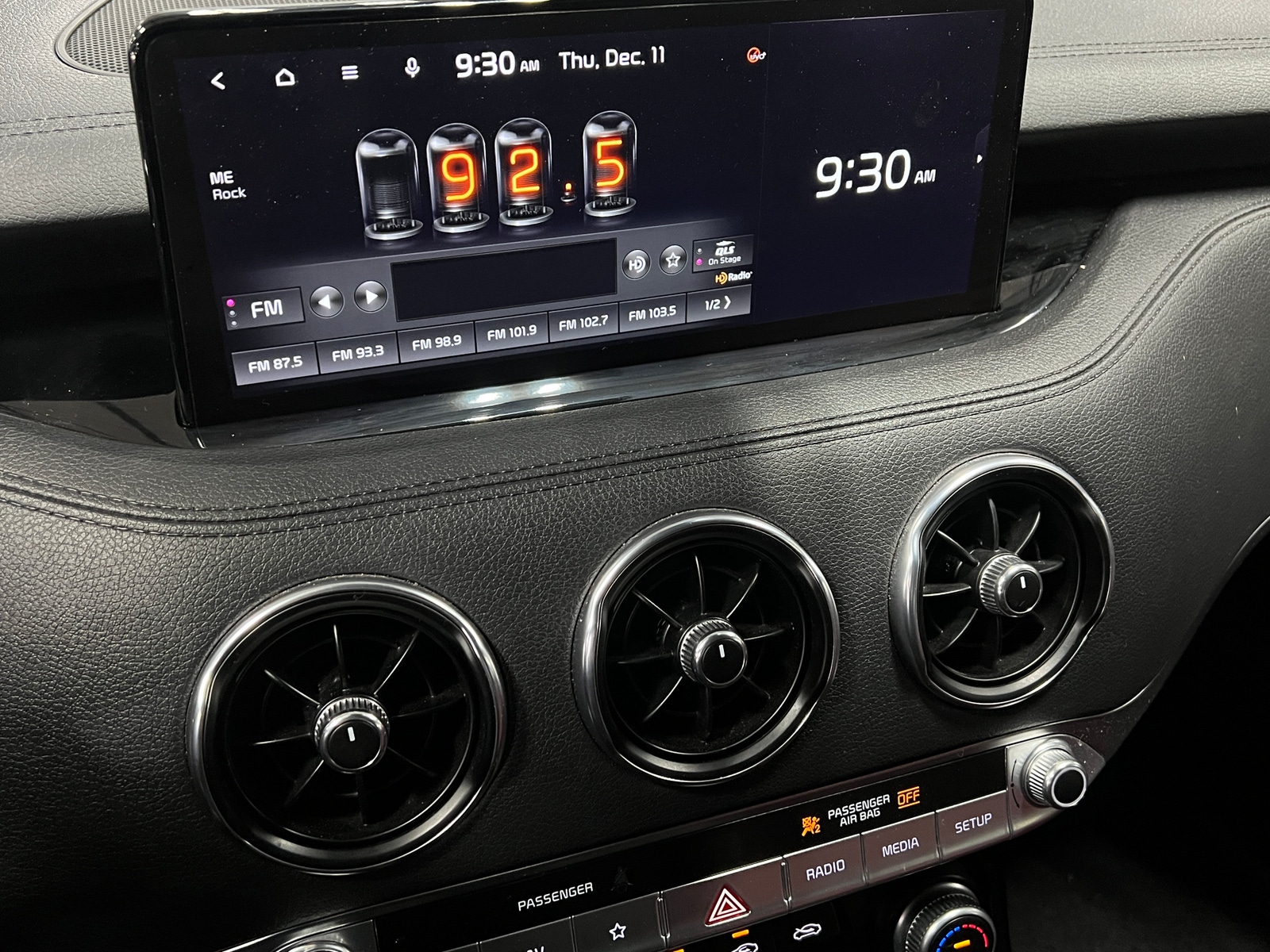 Thumbnail: 2022 Kia Stinger - 3