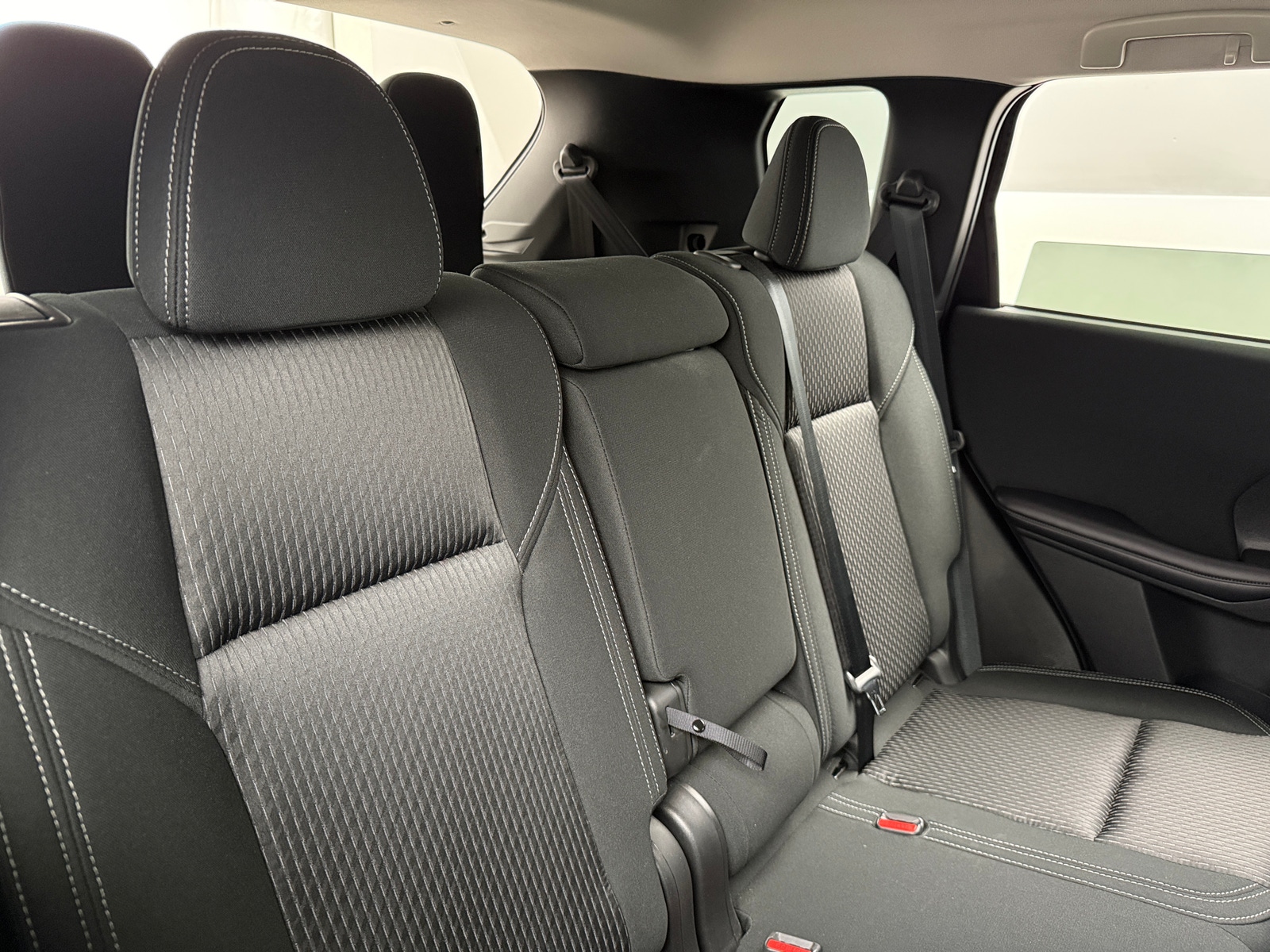 Thumbnail: 2024 Mitsubishi Outlander - 6