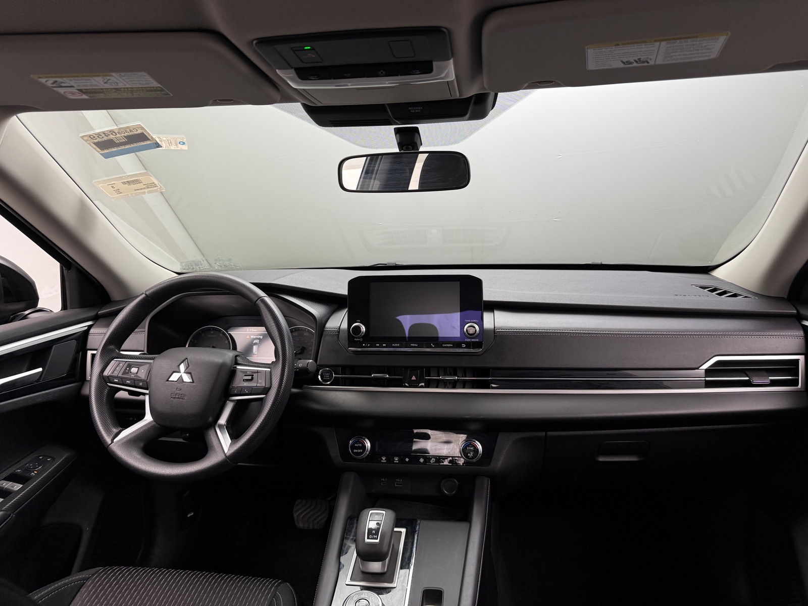 Thumbnail: 2024 Mitsubishi Outlander - 3