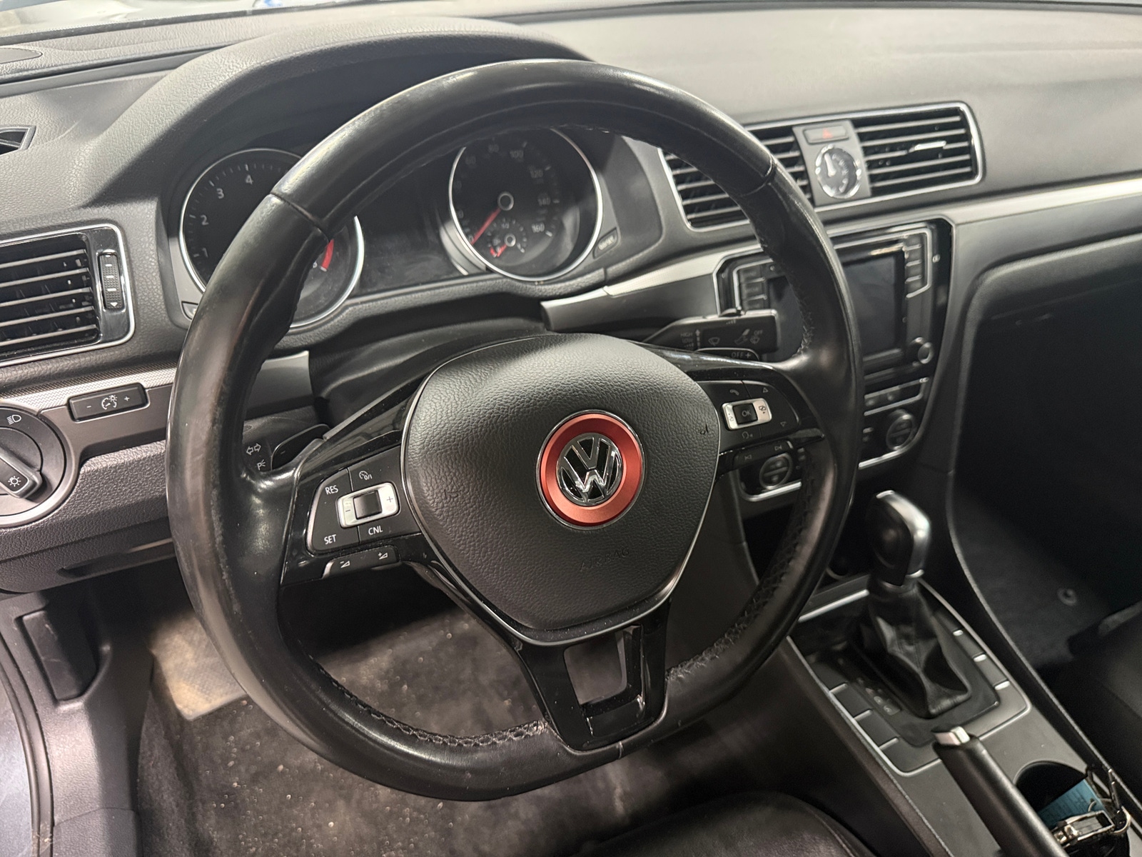 Thumbnail: 2017 Volkswagen Passat - 4