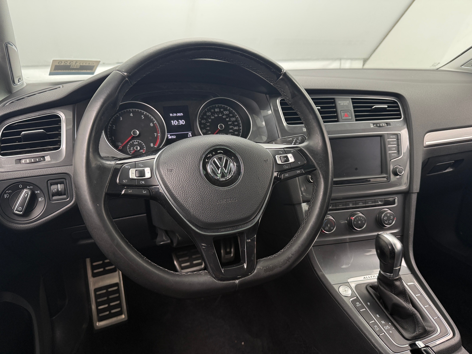 Thumbnail: 2017 Volkswagen Golf - 4