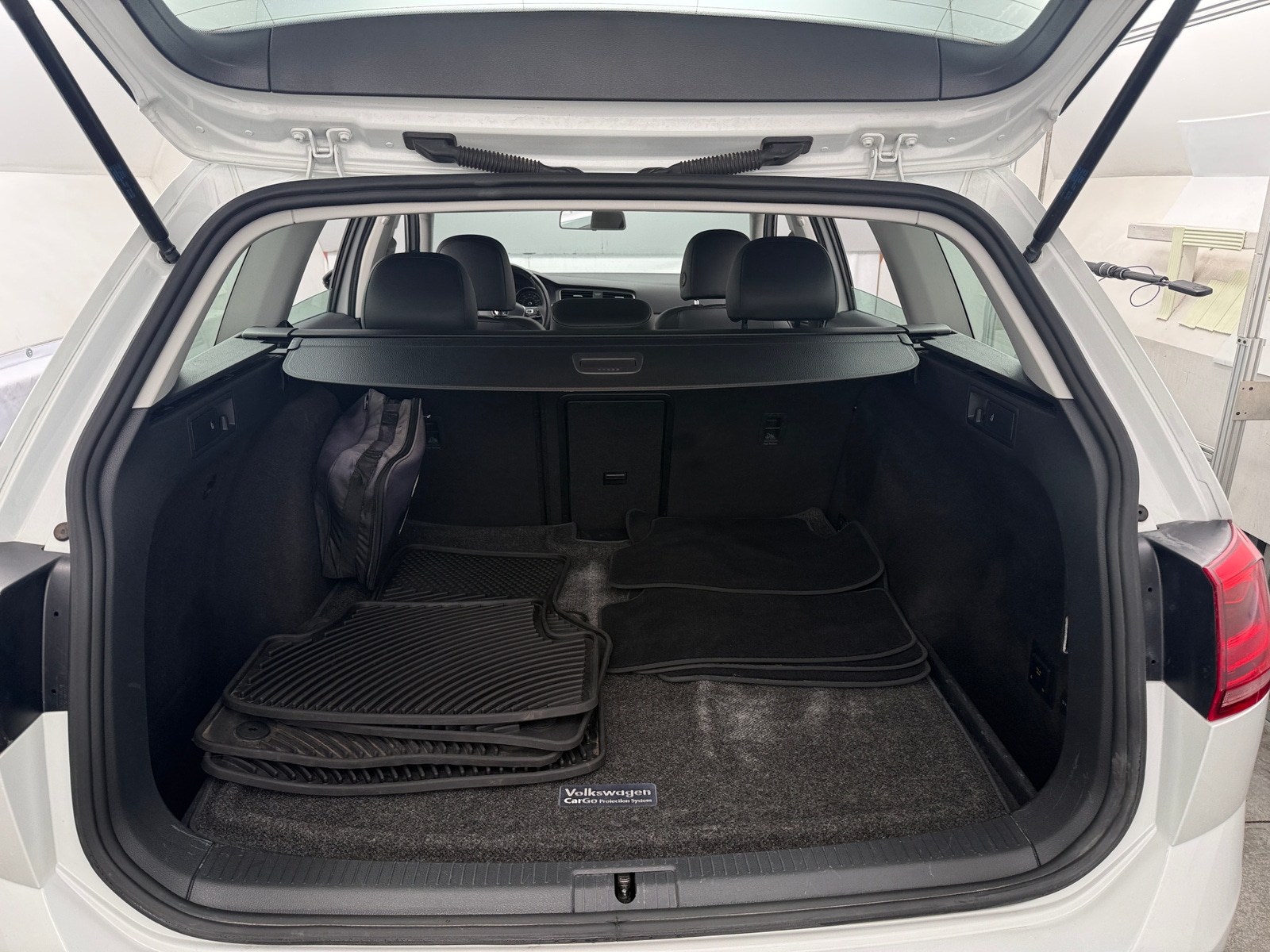 Thumbnail: 2017 Volkswagen Golf - 6