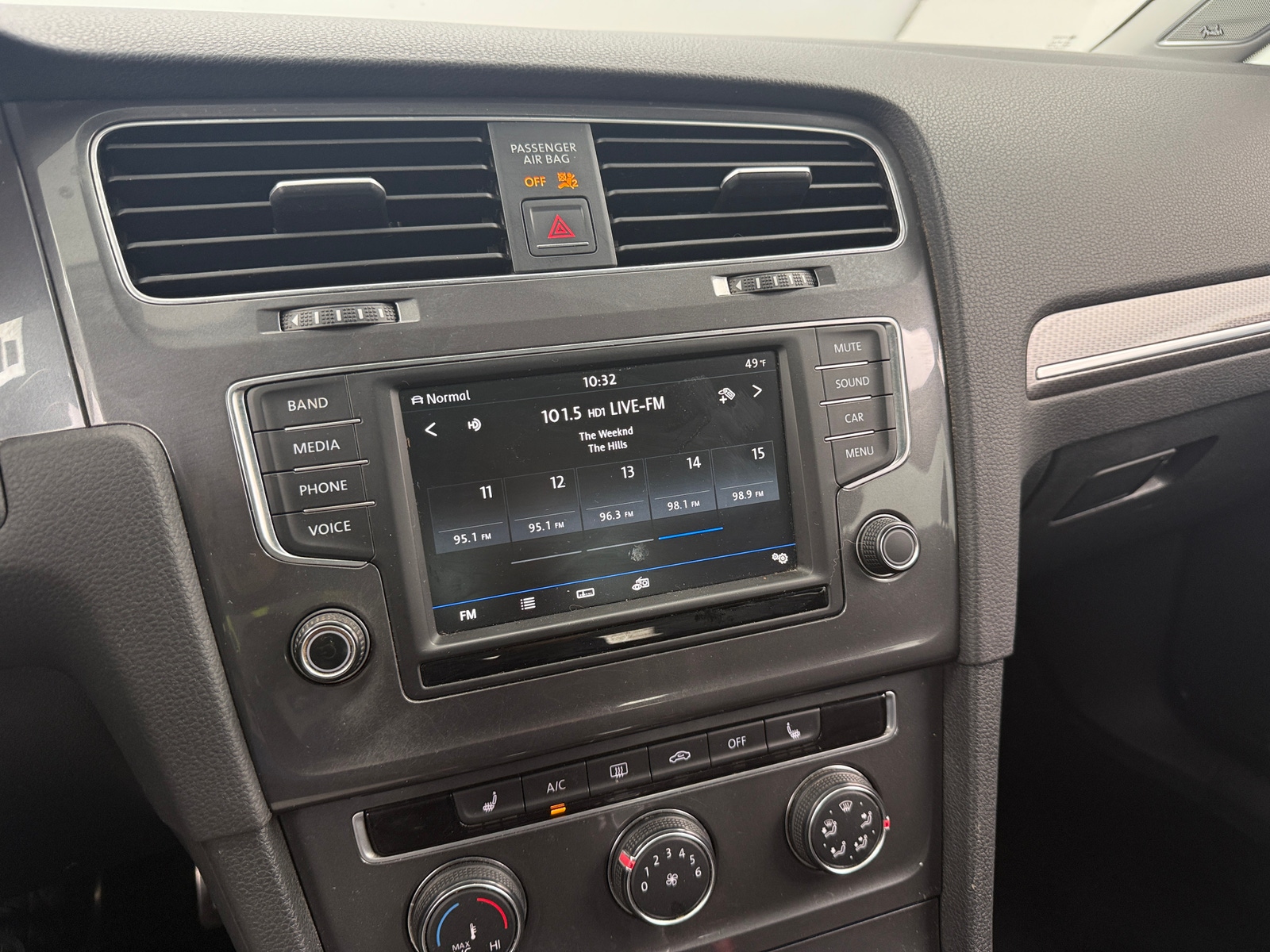 Thumbnail: 2017 Volkswagen Golf - 3