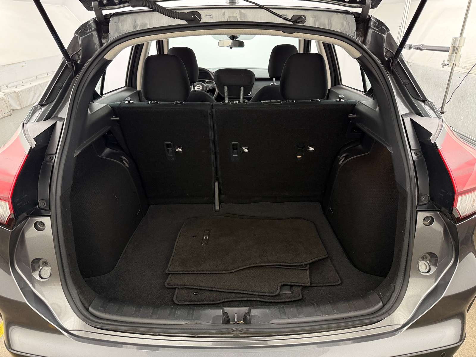 Thumbnail: 2024 Nissan Kicks - 7