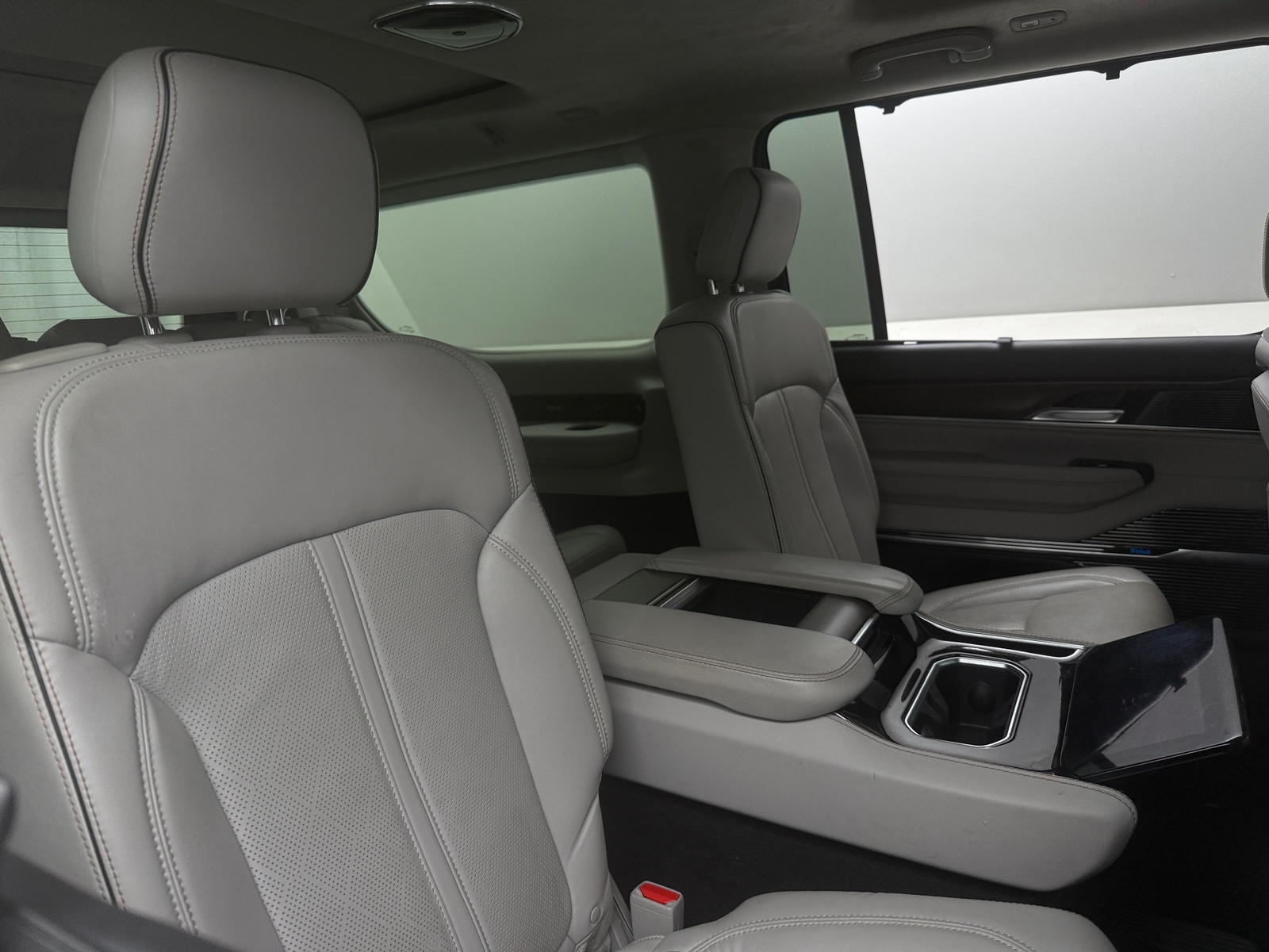 Thumbnail: 2022 Jeep Grand Wagoneer - 5