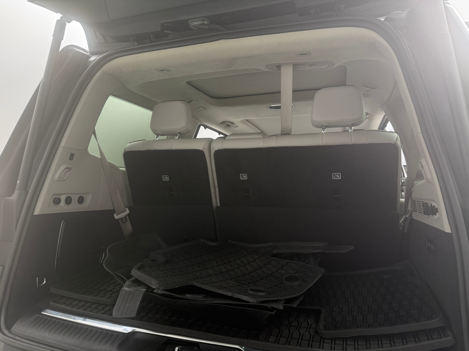 Thumbnail: 2022 Jeep Grand Wagoneer - 6