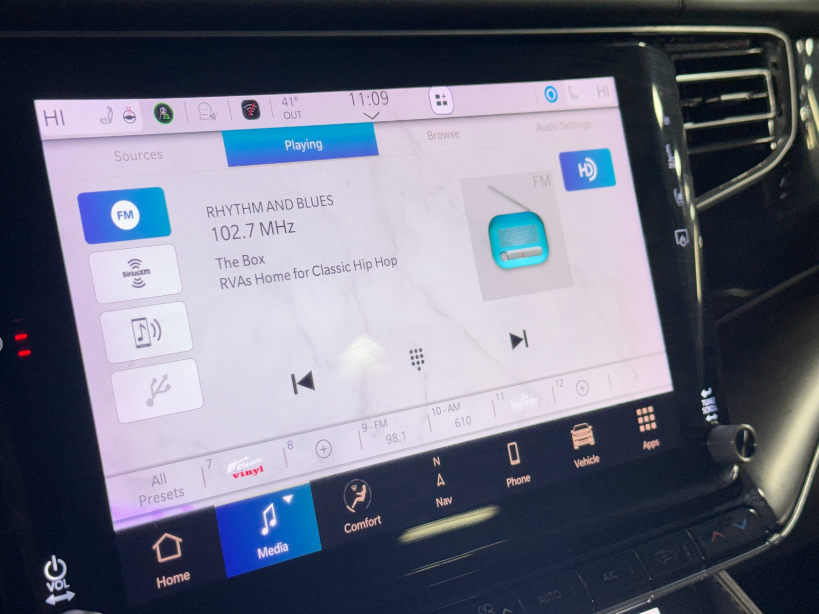 Thumbnail: 2022 Jeep Grand Wagoneer - 3