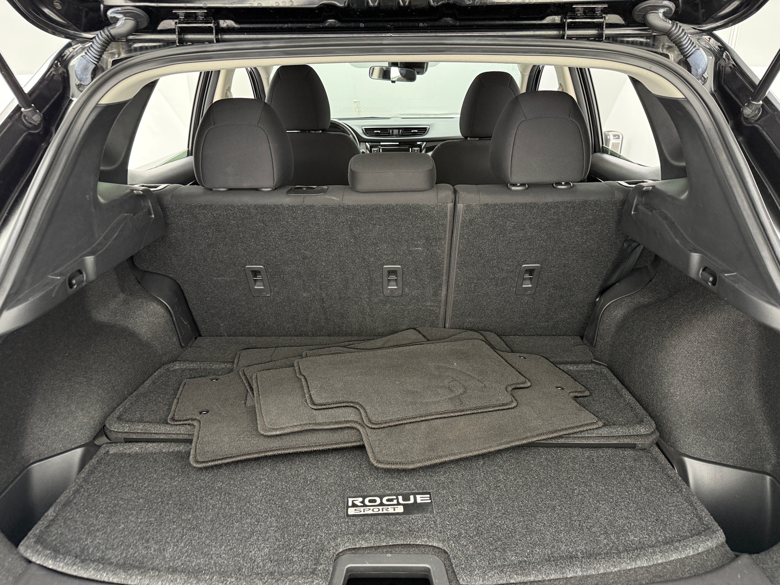 Thumbnail: 2022 Nissan Rogue Sport - 7