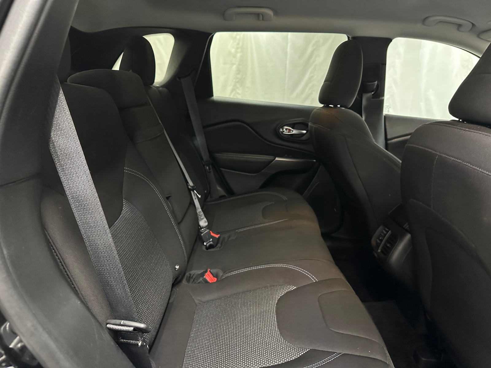 Thumbnail: 2019 Jeep Cherokee - 6