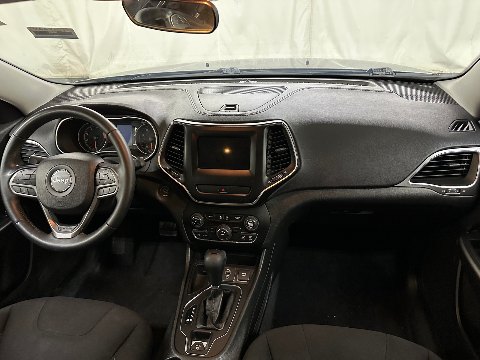 Thumbnail: 2019 Jeep Cherokee - 3