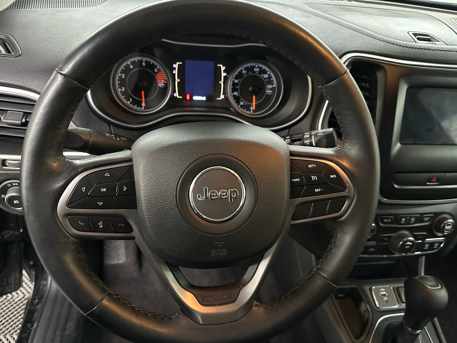 Thumbnail: 2019 Jeep Cherokee - 5