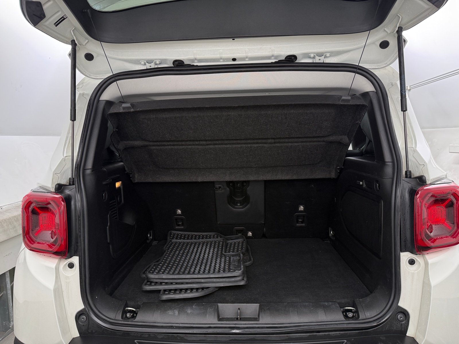 Thumbnail: 2021 Jeep Renegade - 6