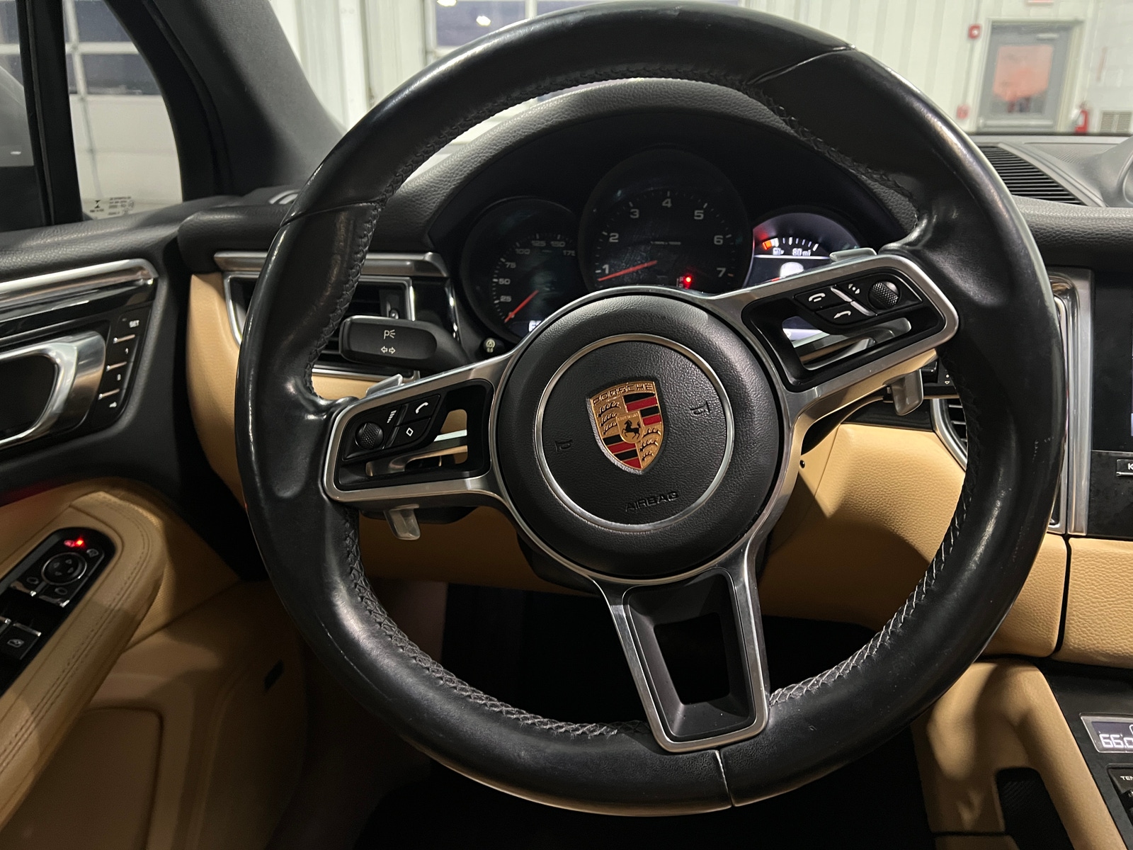 Thumbnail: 2018 Porsche Macan - 4