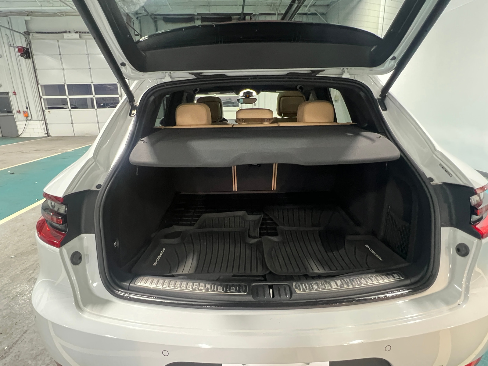 Thumbnail: 2018 Porsche Macan - 6