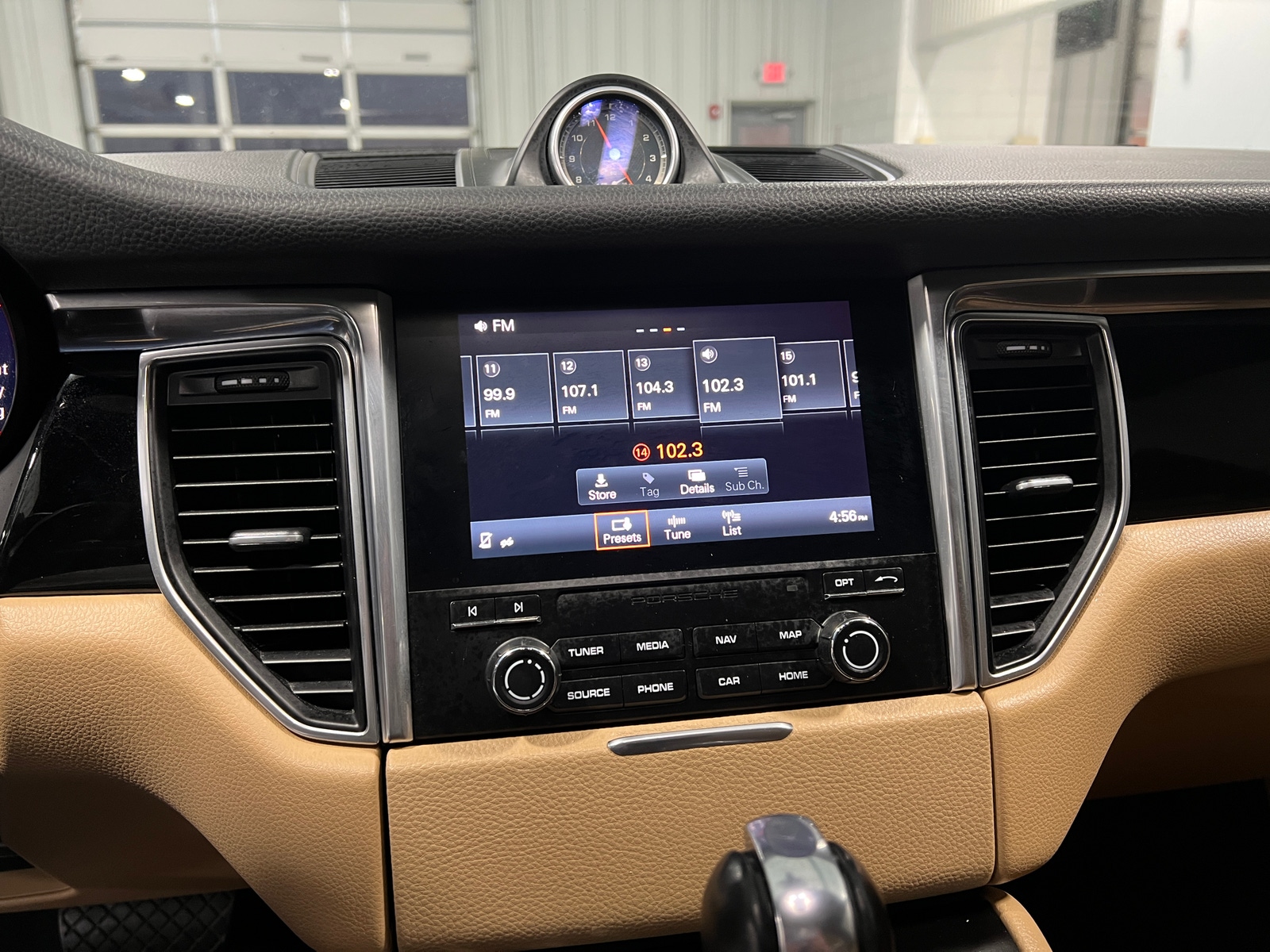 Thumbnail: 2018 Porsche Macan - 3