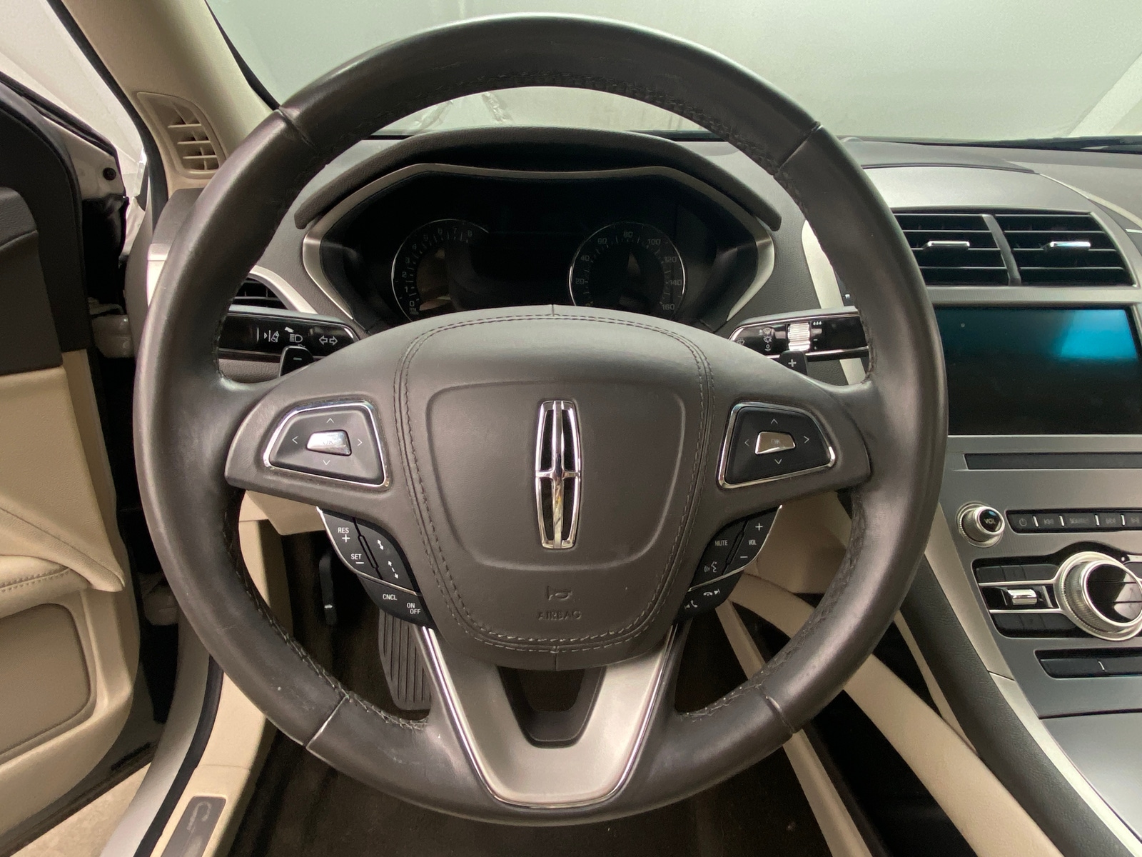 Thumbnail: 2020 Lincoln MKZ - 4