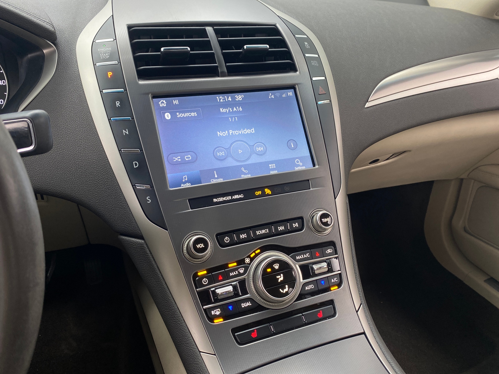 Thumbnail: 2020 Lincoln MKZ - 3