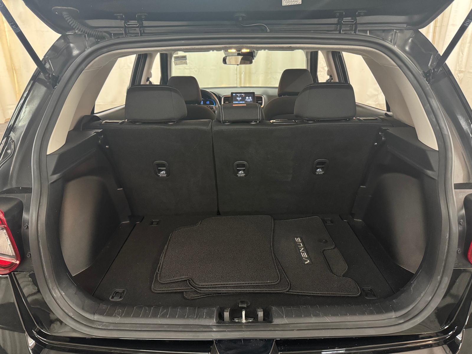 Thumbnail: 2023 Hyundai Venue - 7