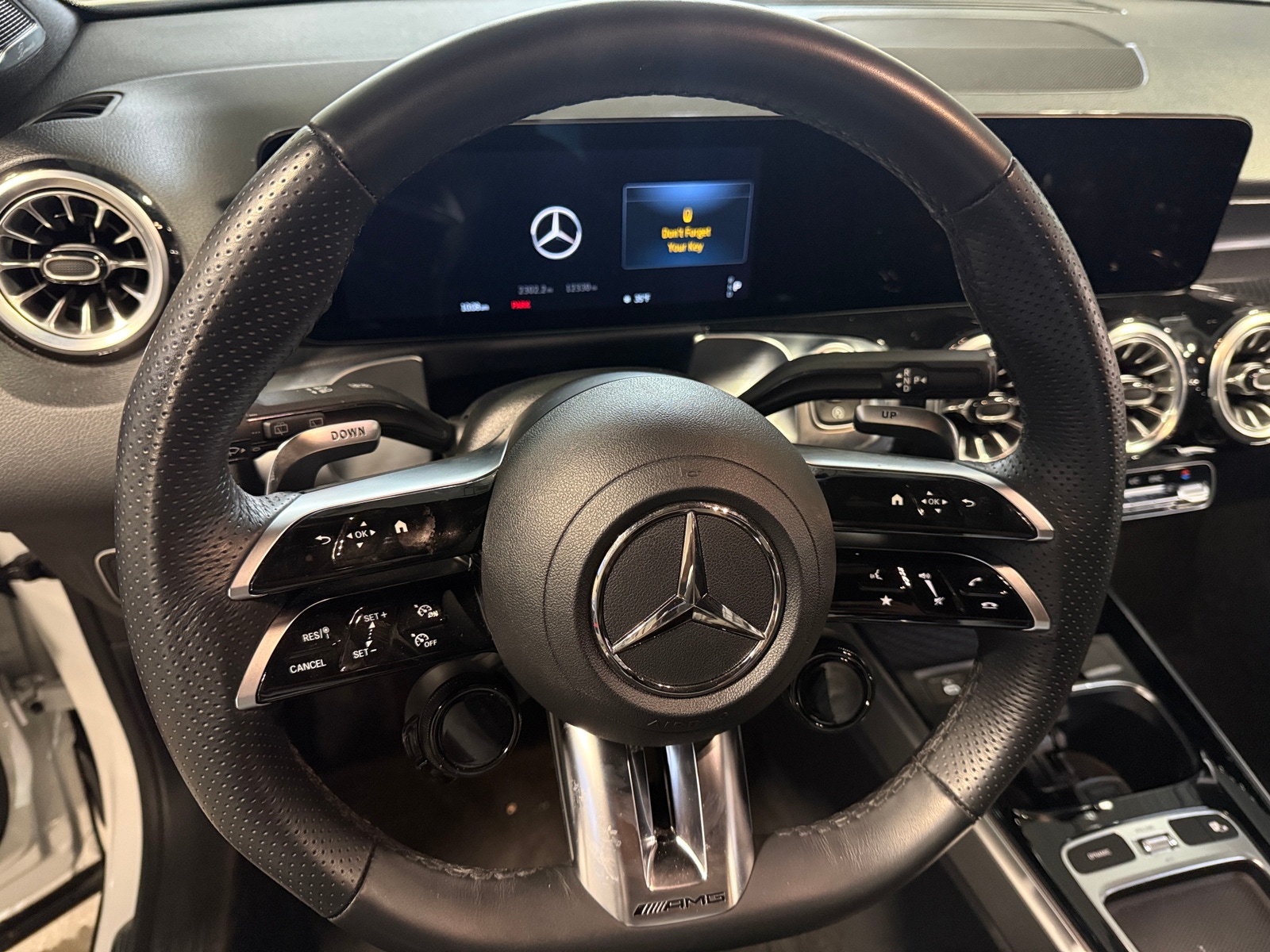 Thumbnail: 2025 Mercedes-Benz GLB - 4