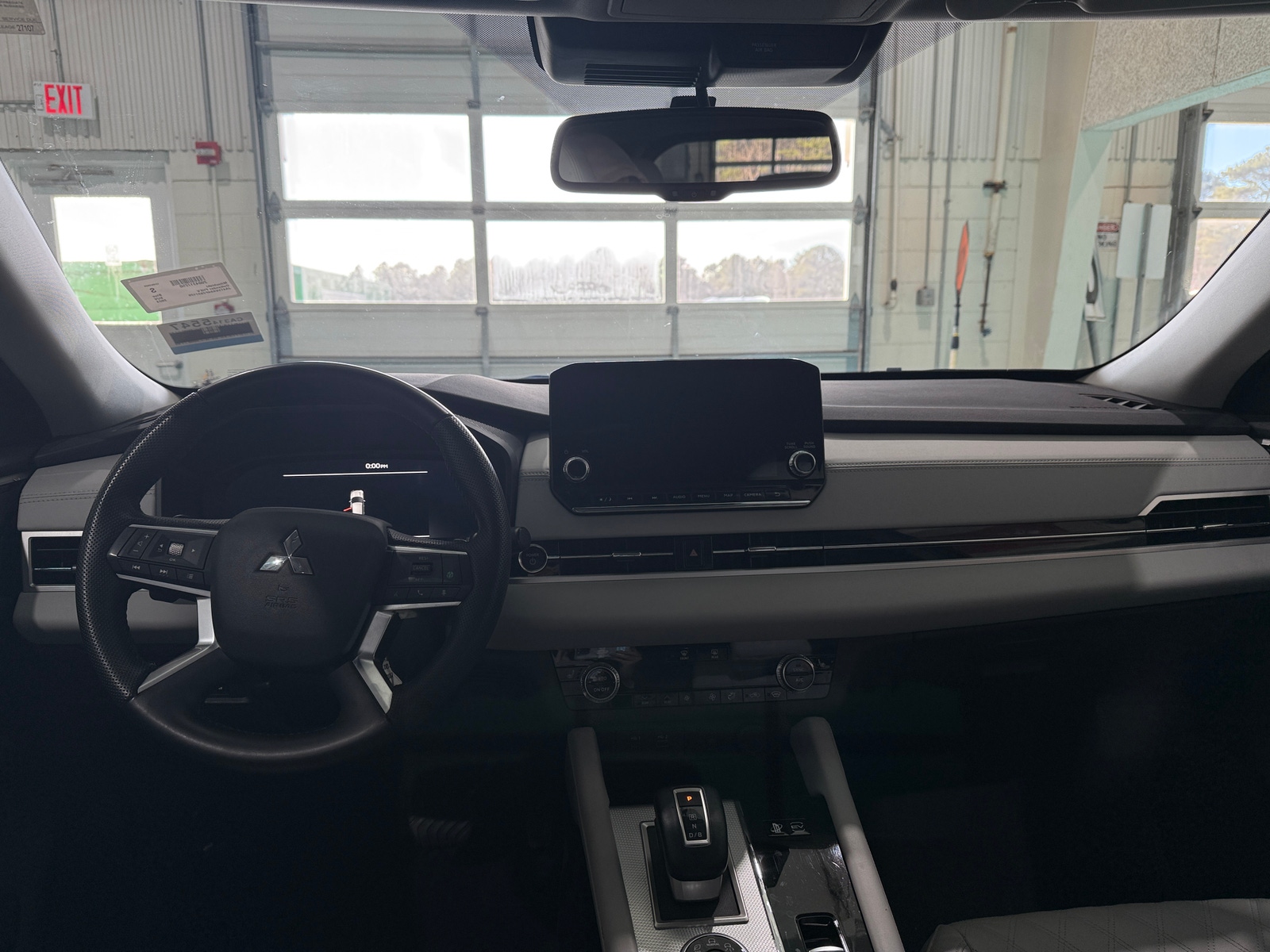 Thumbnail: 2023 Mitsubishi Outlander - 2