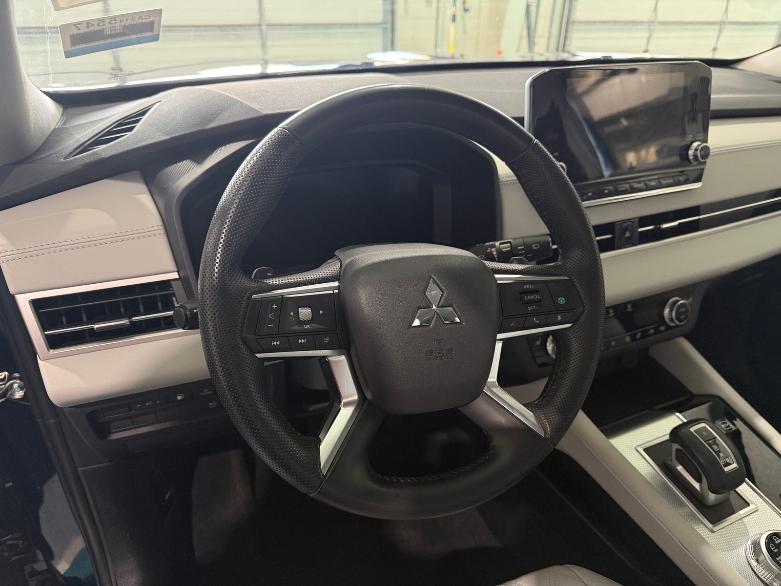 Thumbnail: 2023 Mitsubishi Outlander - 4