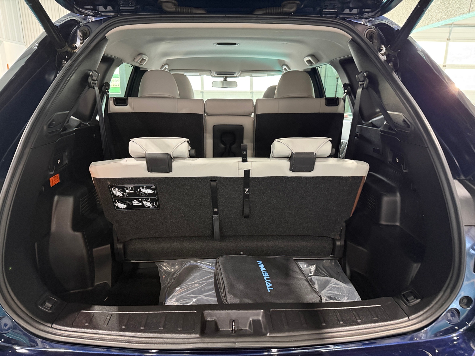 Thumbnail: 2023 Mitsubishi Outlander - 6