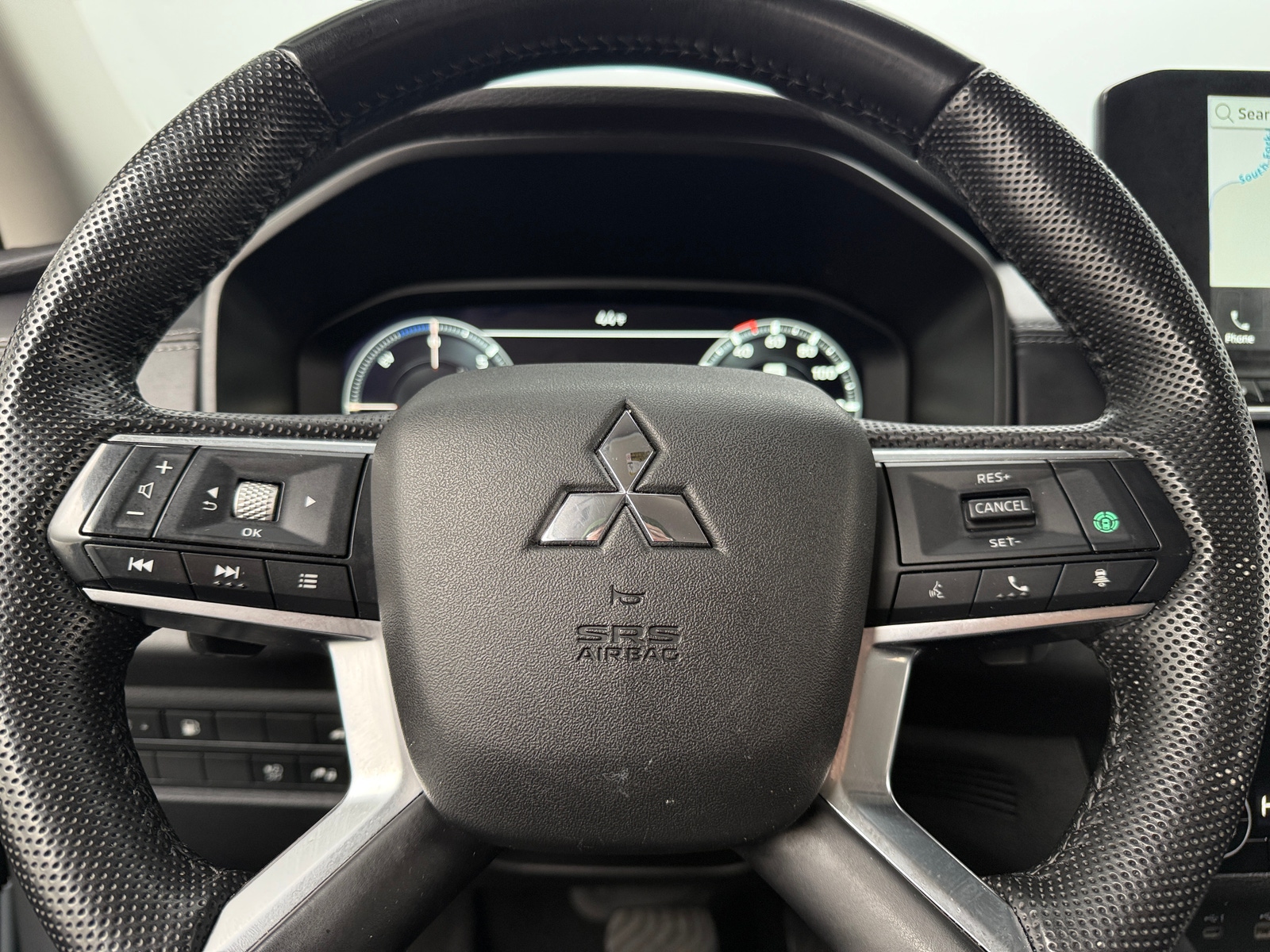 Thumbnail: 2023 Mitsubishi Outlander - 4