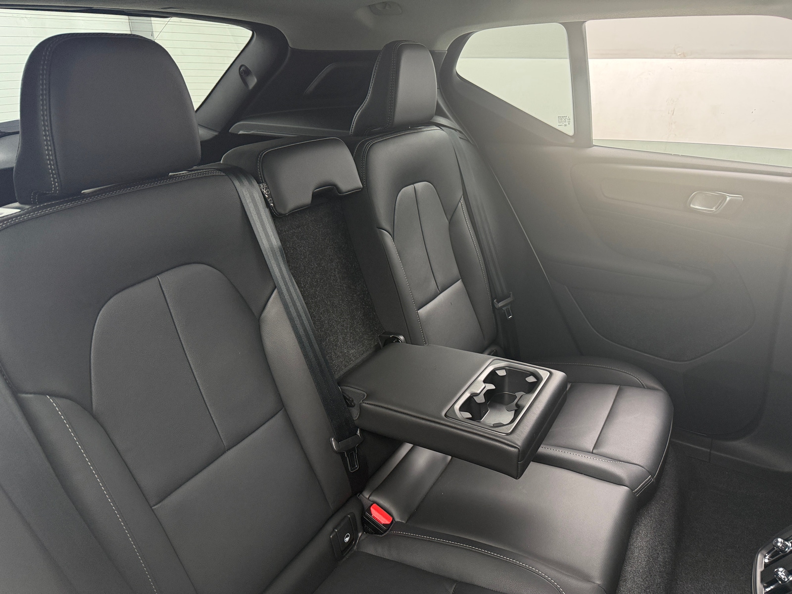 Thumbnail: 2025 Volvo XC40 - 5