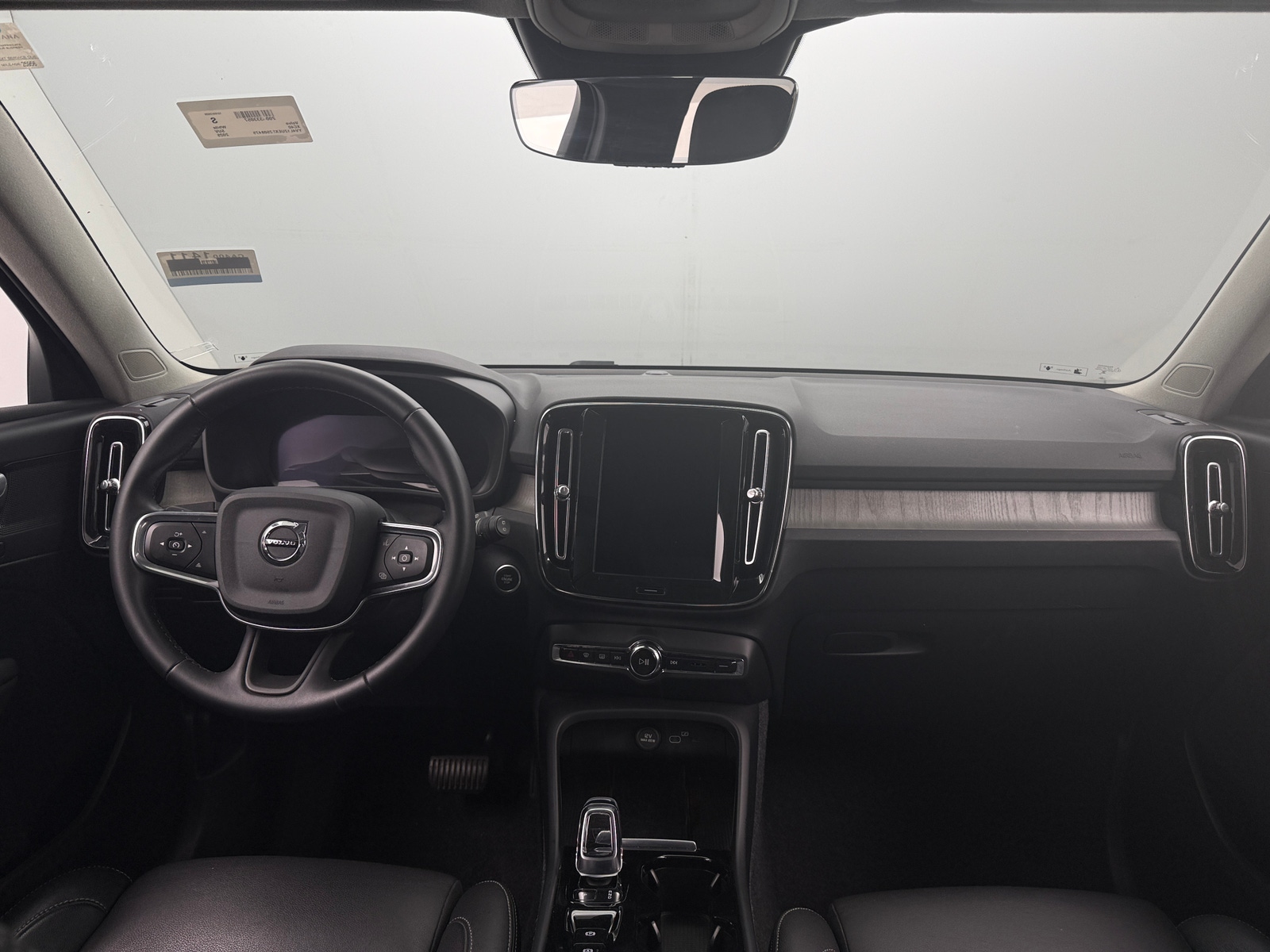 Thumbnail: 2025 Volvo XC40 - 2