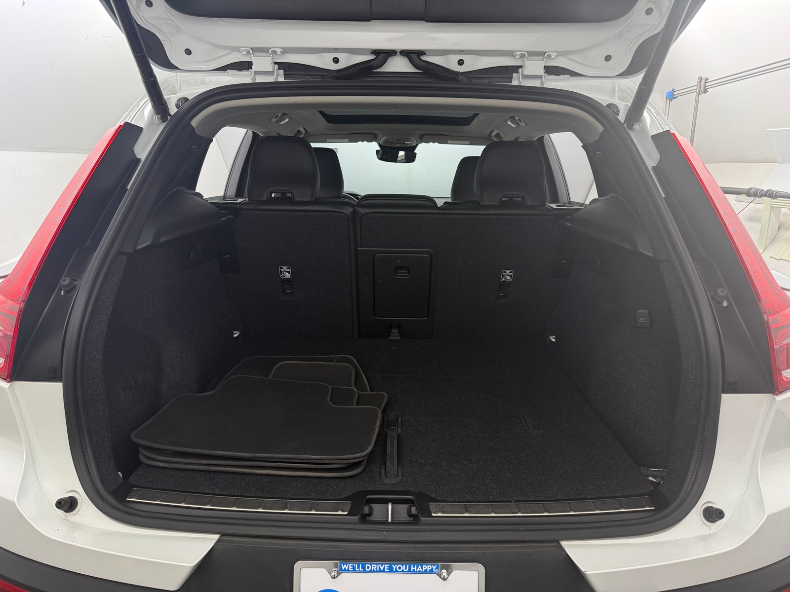 Thumbnail: 2025 Volvo XC40 - 6