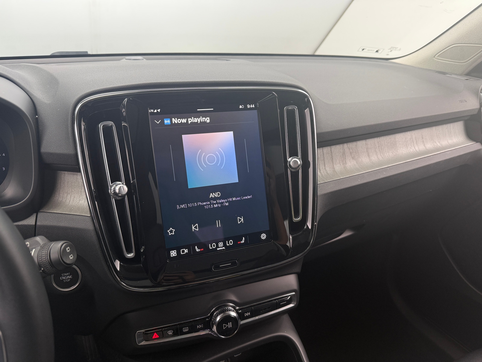 Thumbnail: 2025 Volvo XC40 - 3