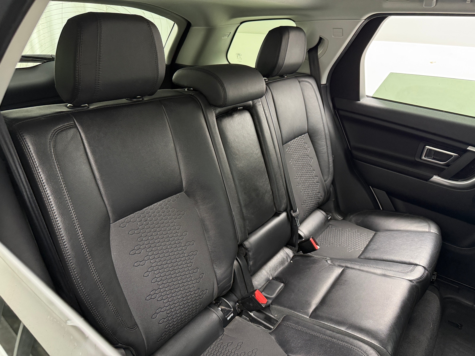 Thumbnail: 2016 Land Rover Discovery Sport - 5