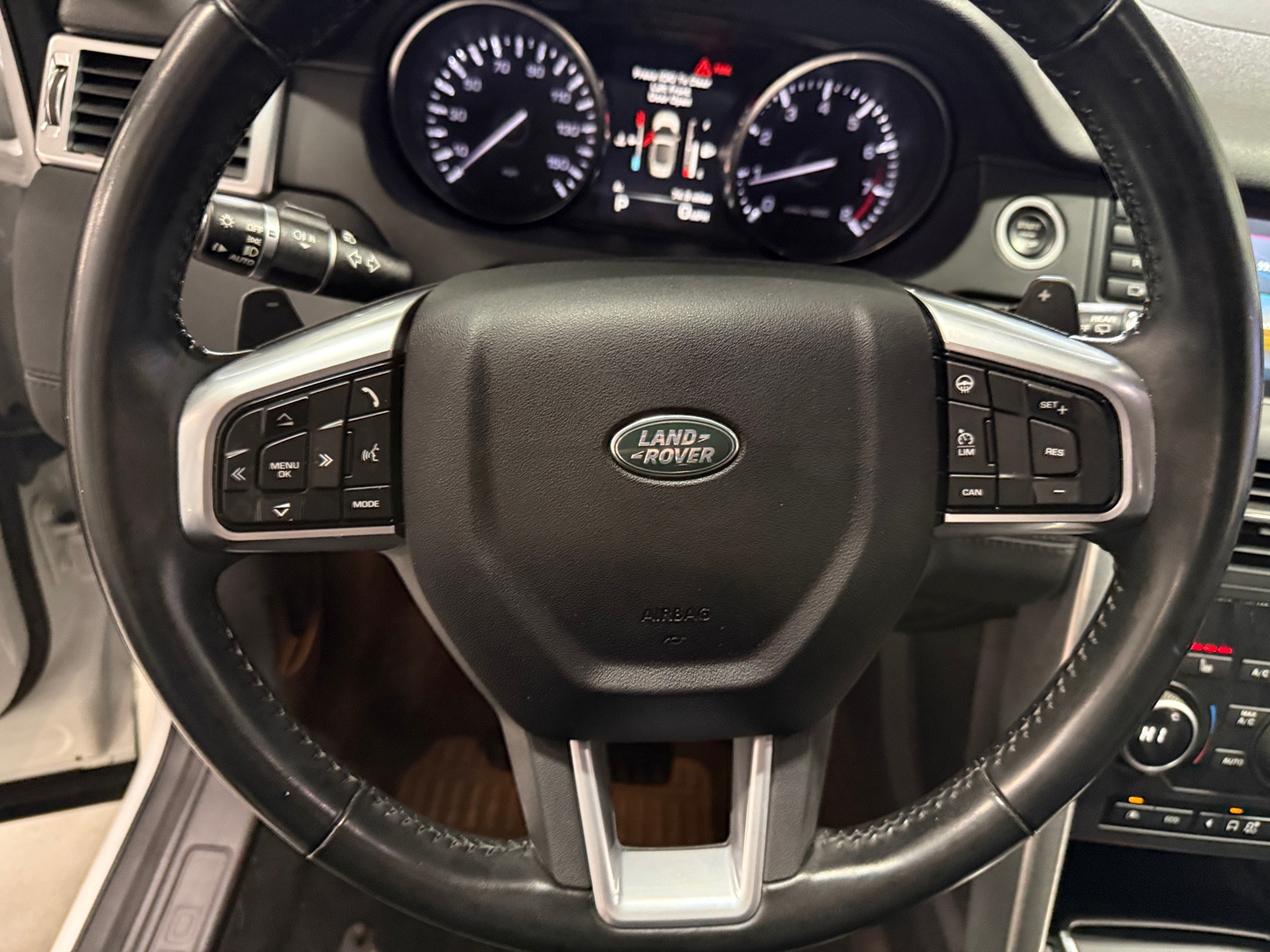Thumbnail: 2016 Land Rover Discovery Sport - 4