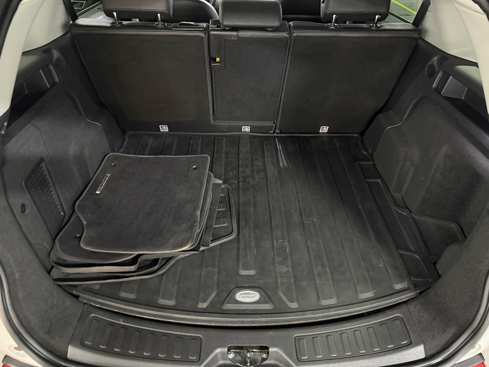 Thumbnail: 2016 Land Rover Discovery Sport - 6