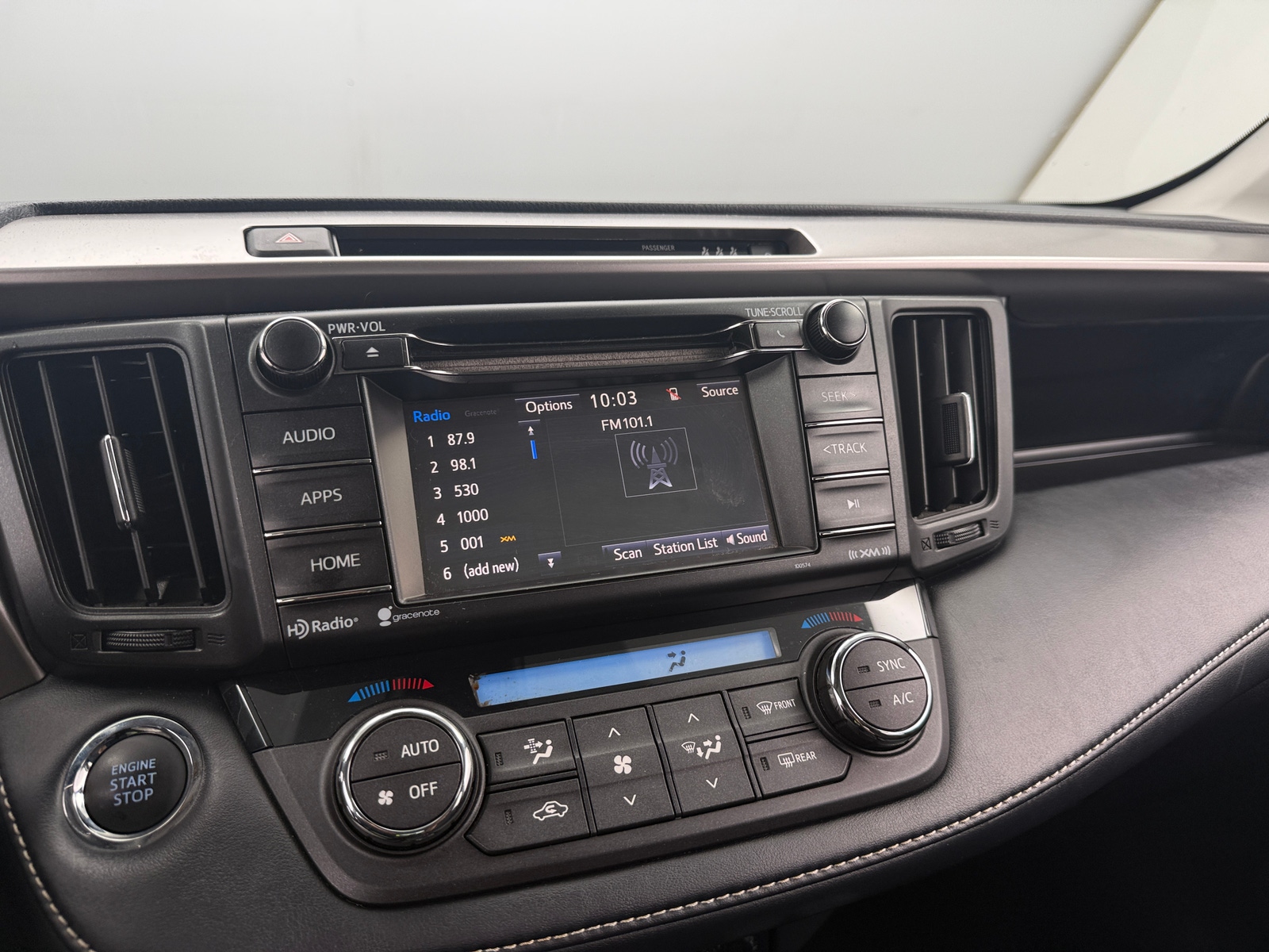 Thumbnail: 2018 Toyota RAV4 - 4