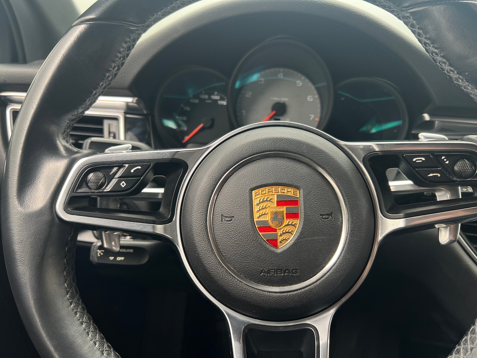 Thumbnail: 2016 Porsche Macan - 4