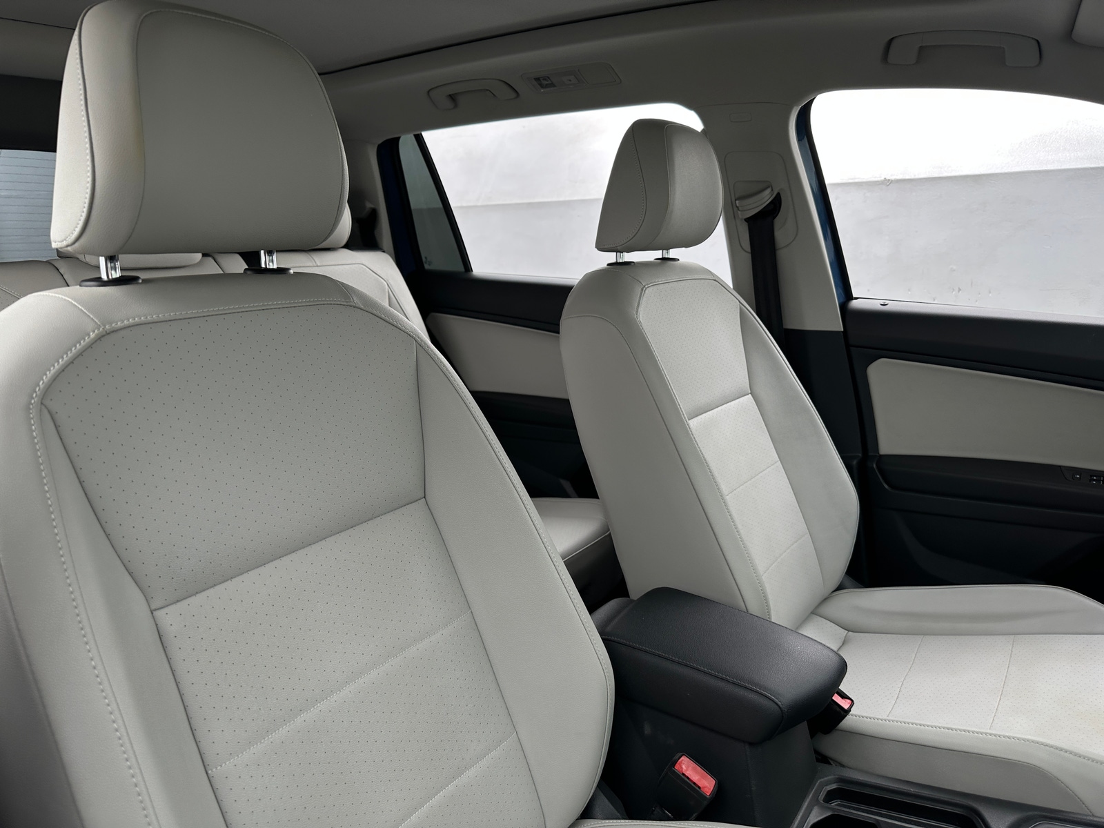 Thumbnail: 2020 Volkswagen Tiguan - 2