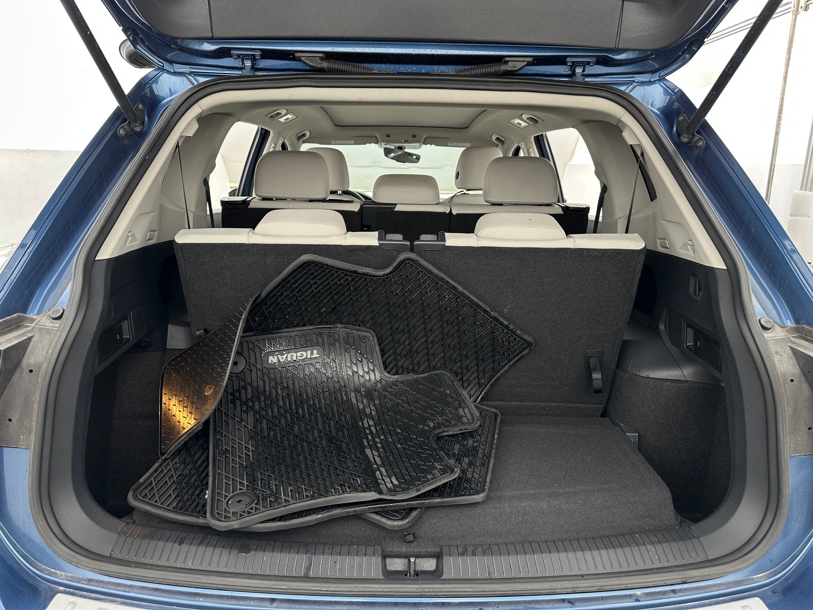 Thumbnail: 2020 Volkswagen Tiguan - 7