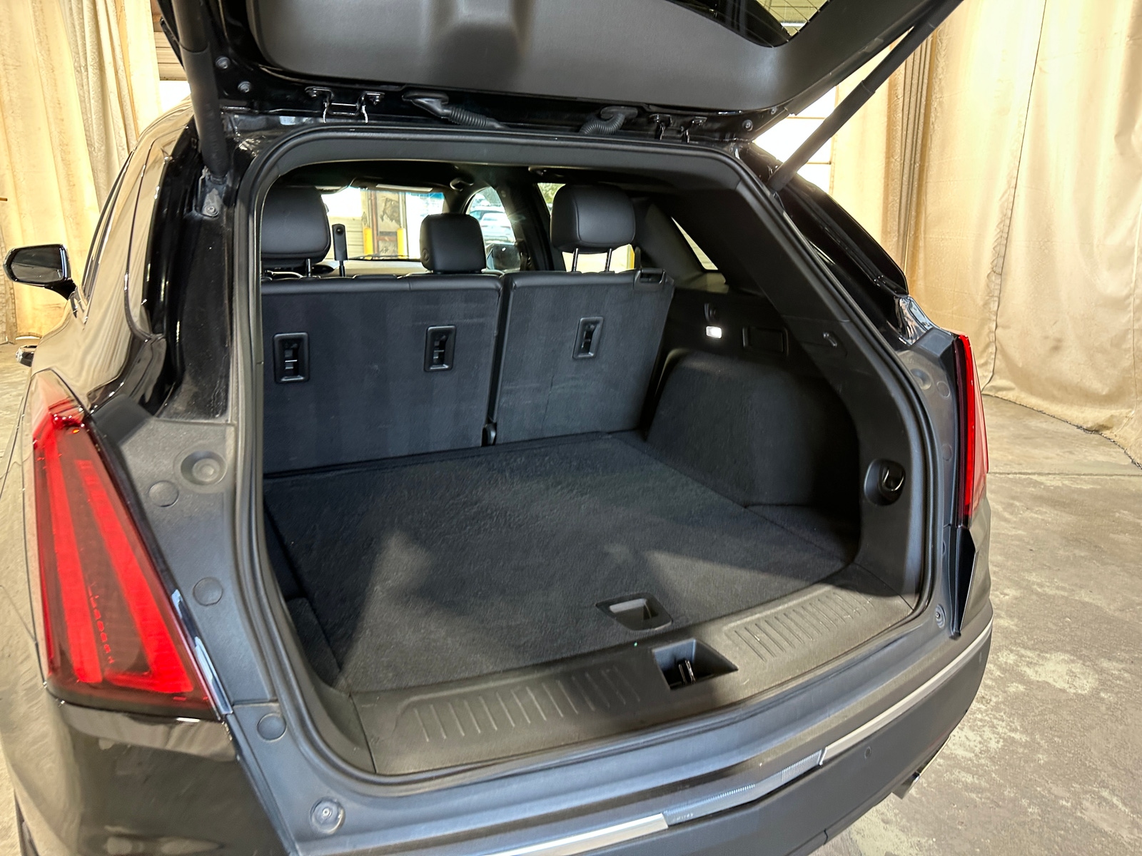 Thumbnail: 2020 Cadillac XT5 - 6