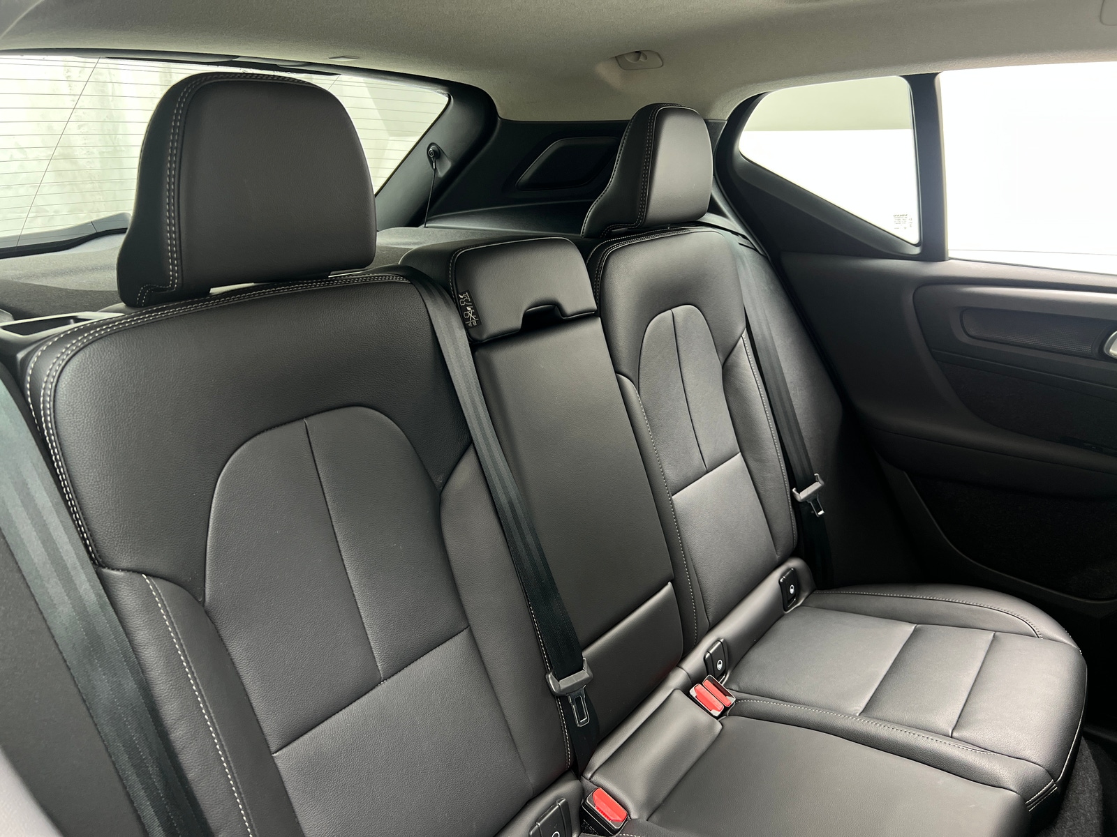 Thumbnail: 2025 Volvo XC40 - 5