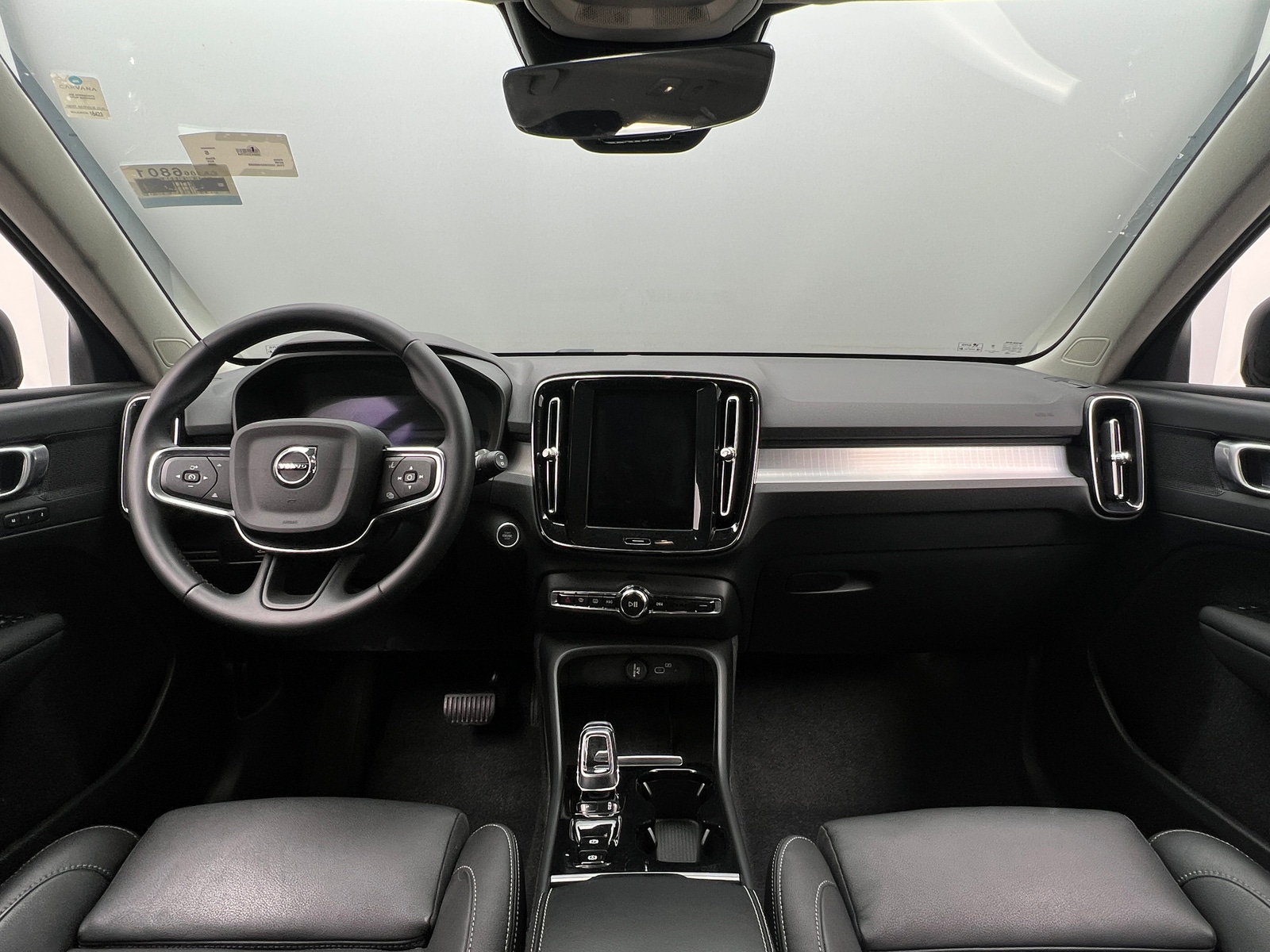 Thumbnail: 2025 Volvo XC40 - 2