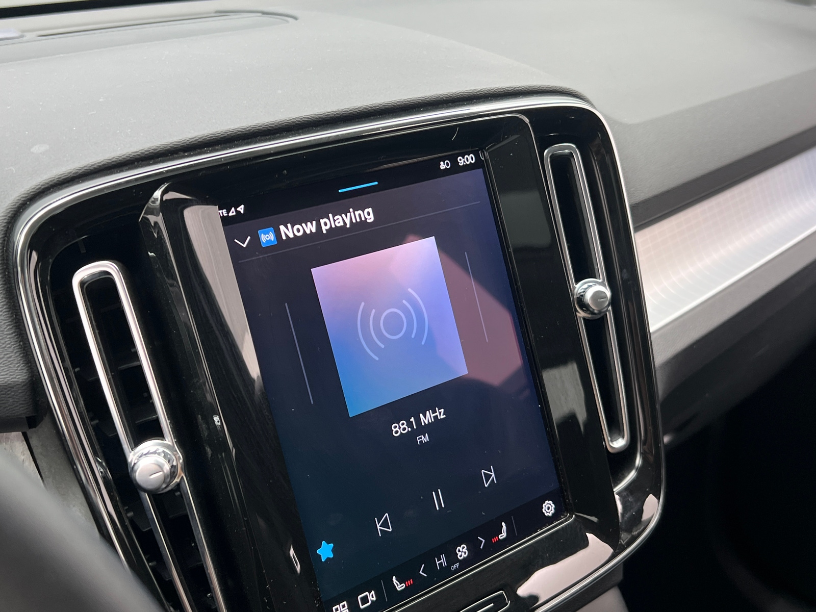 Thumbnail: 2025 Volvo XC40 - 3